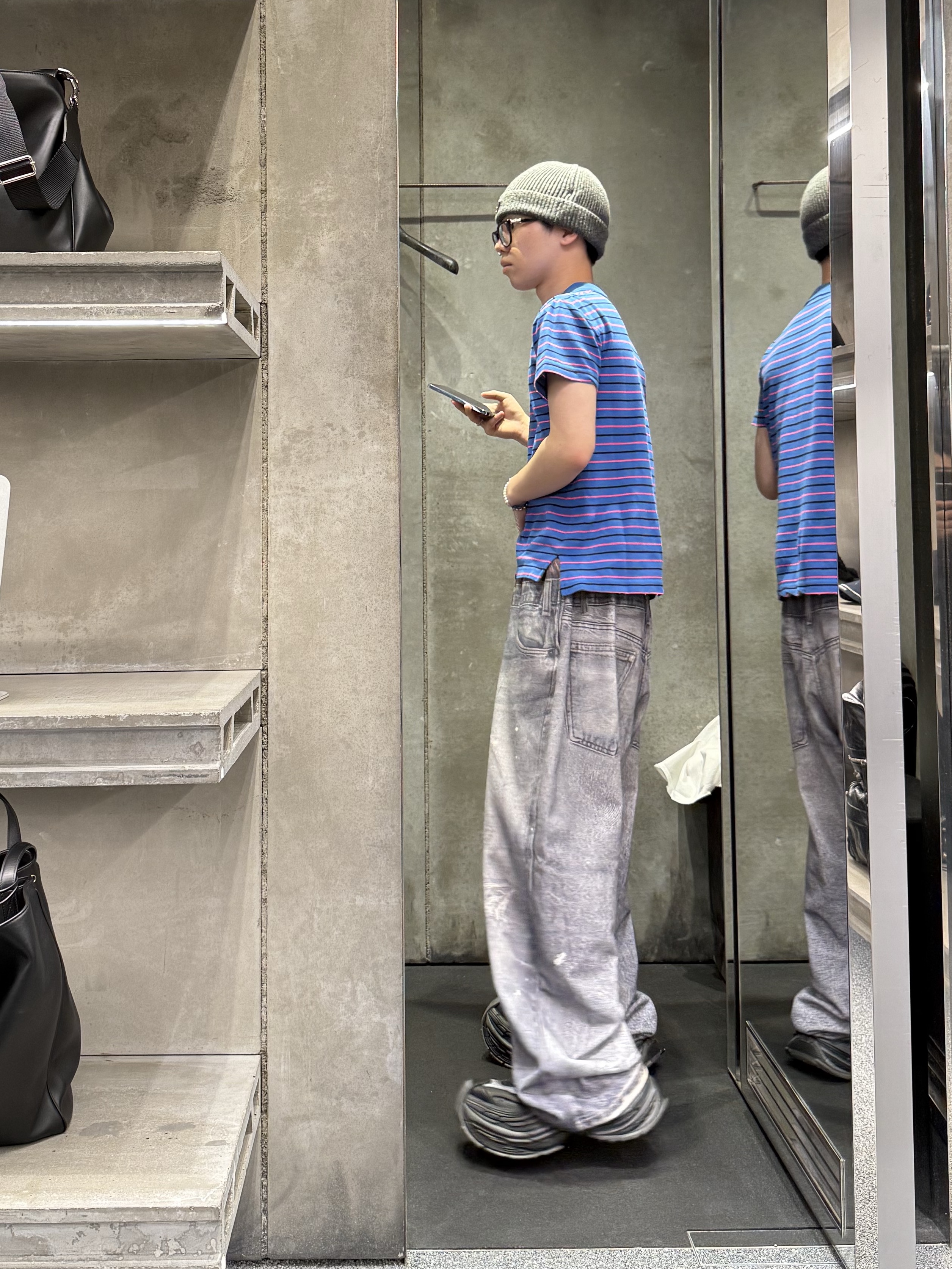 Project G/R Trompe-L’Oeil Sweat Pants Blue, Balenciaga Platform Reduced Sneakers Black Grey 착용 스타일 - 2