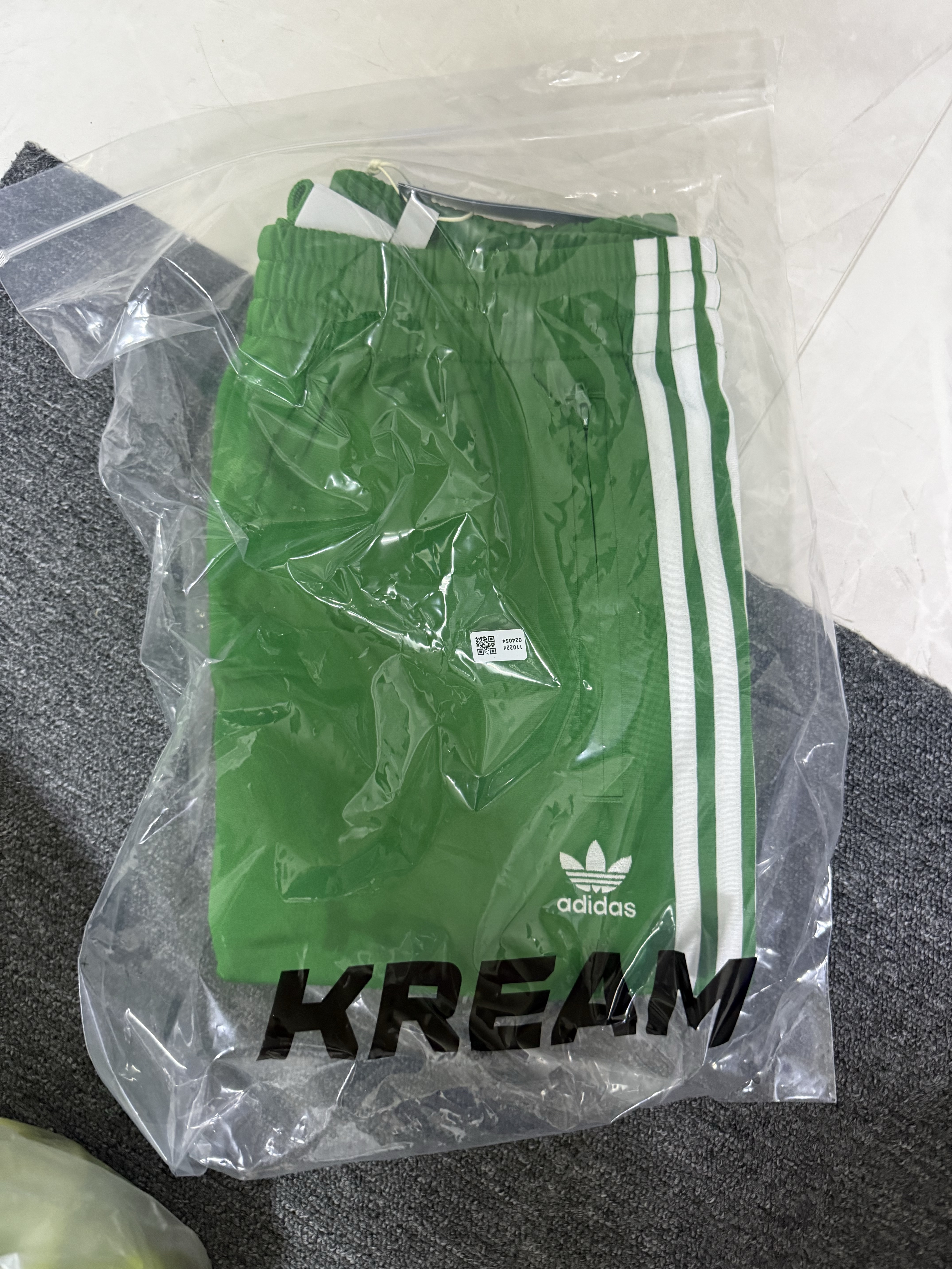 Adidas Adicolor Classics Firebird Track Pants Green - KR Sizing 착용 스타일