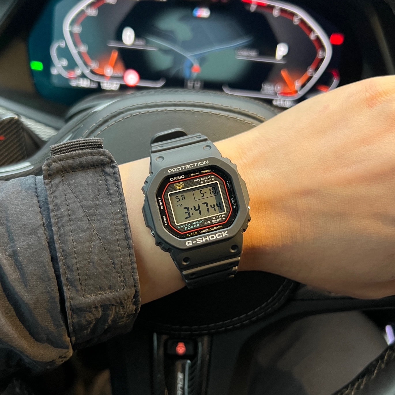 Casio G-Shock DW-5000R-1A 착용 스타일