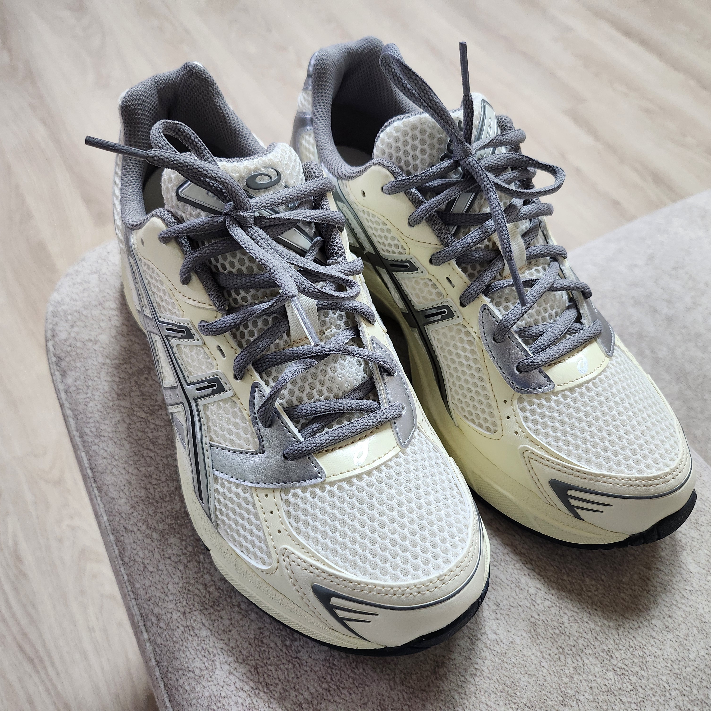 (W) Asics Gel-1130 Cream Clay Grey 착용 스타일 - 1