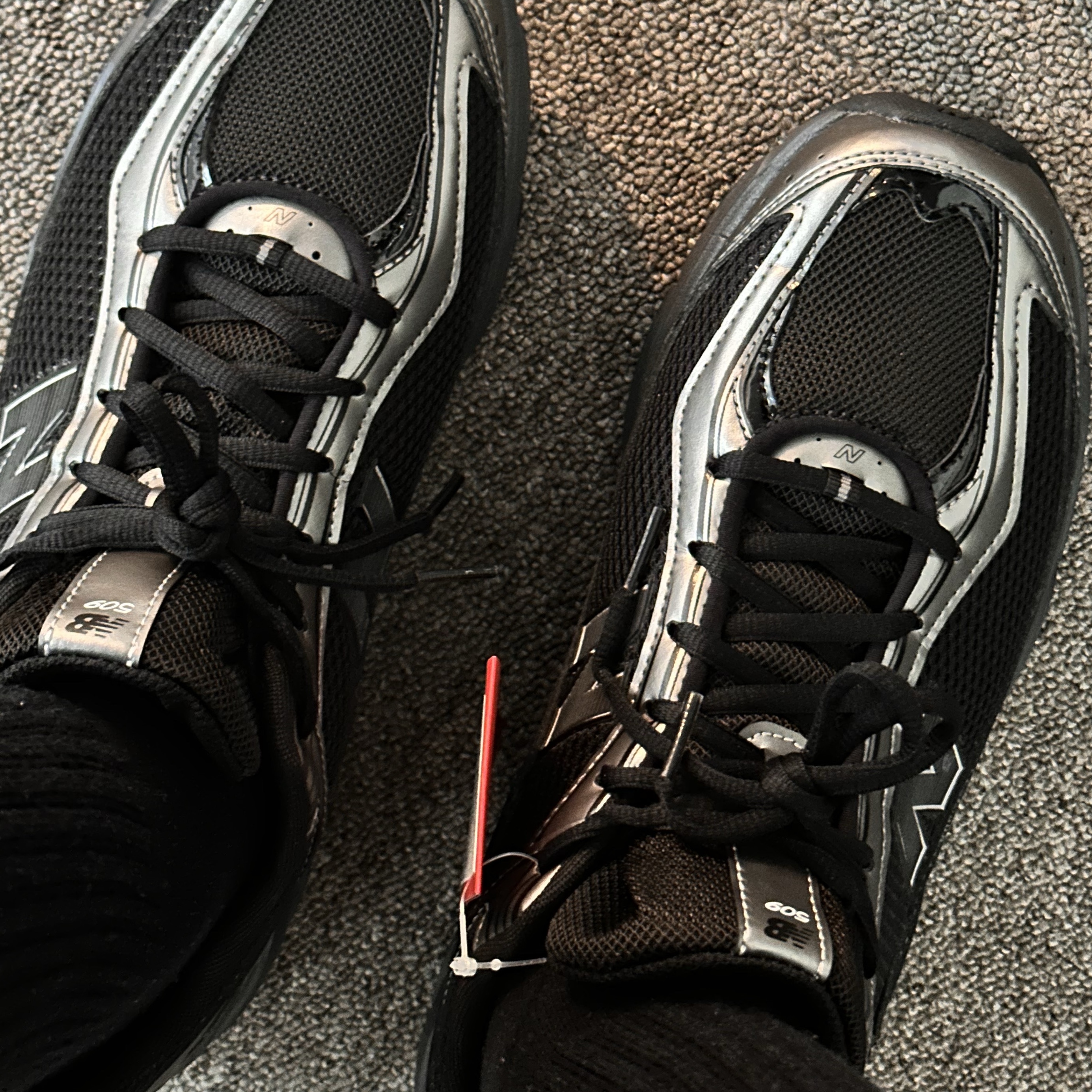 New Balance 509 Black 착용 스타일 - 2