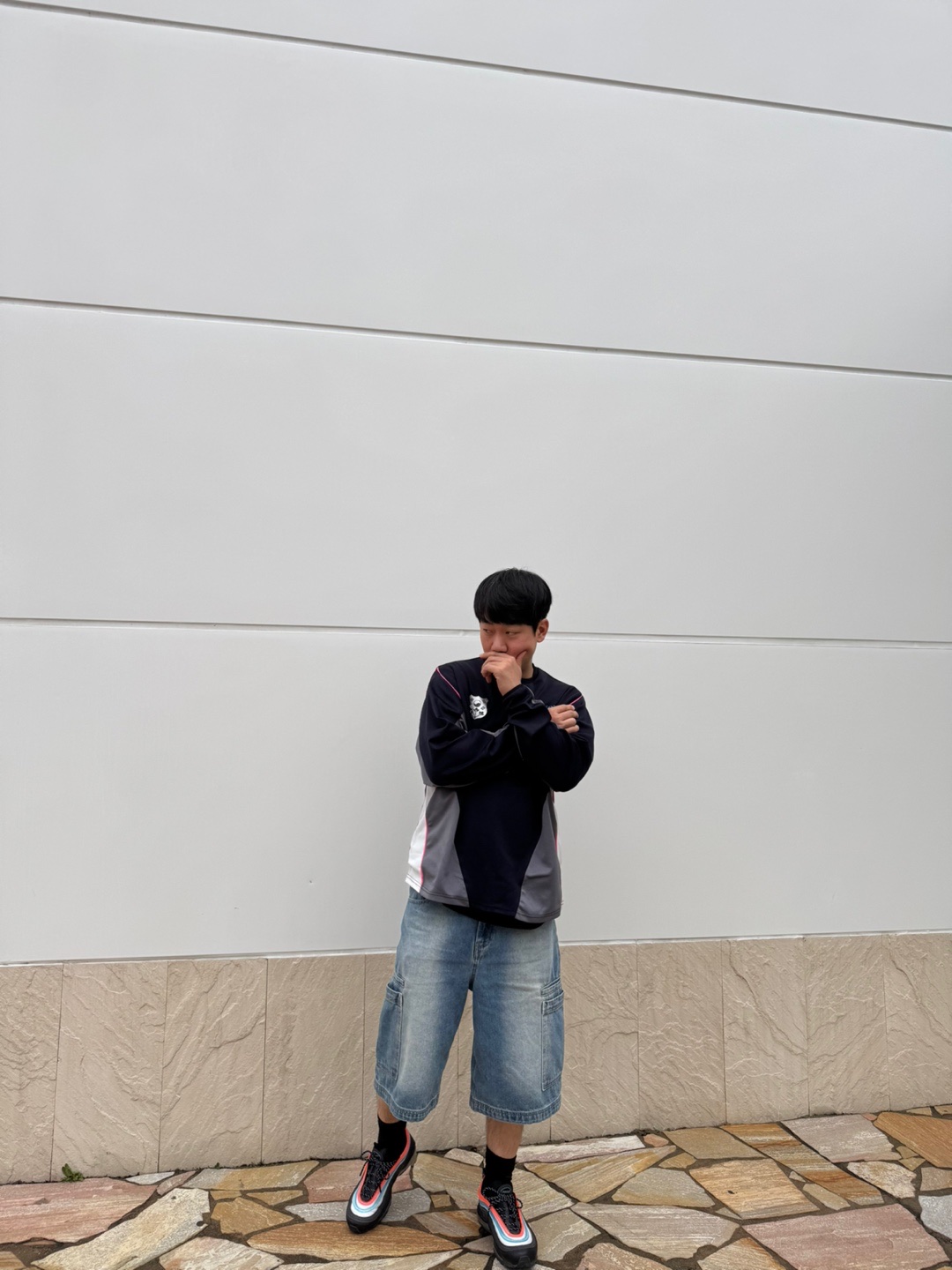 Dada x Better Gift Shop Football Jersey Black, Uniqlo UT x Kaws Short Sleeve Graphic T-Shirt Black 착용 스타일 - 2