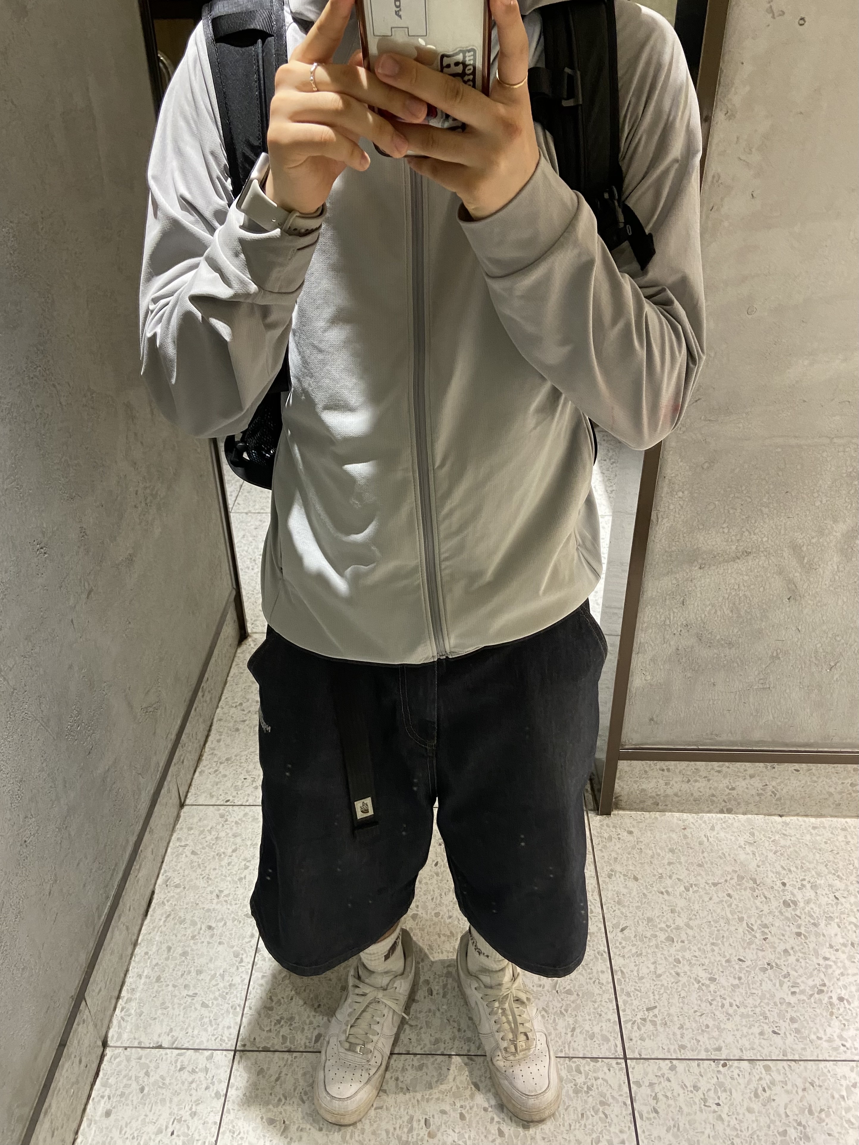 The North Face Carpenter Bermuda Shorts Dark Gray, The North Face Carpenter Bermuda Shorts Indigo 착용 스타일 - 4