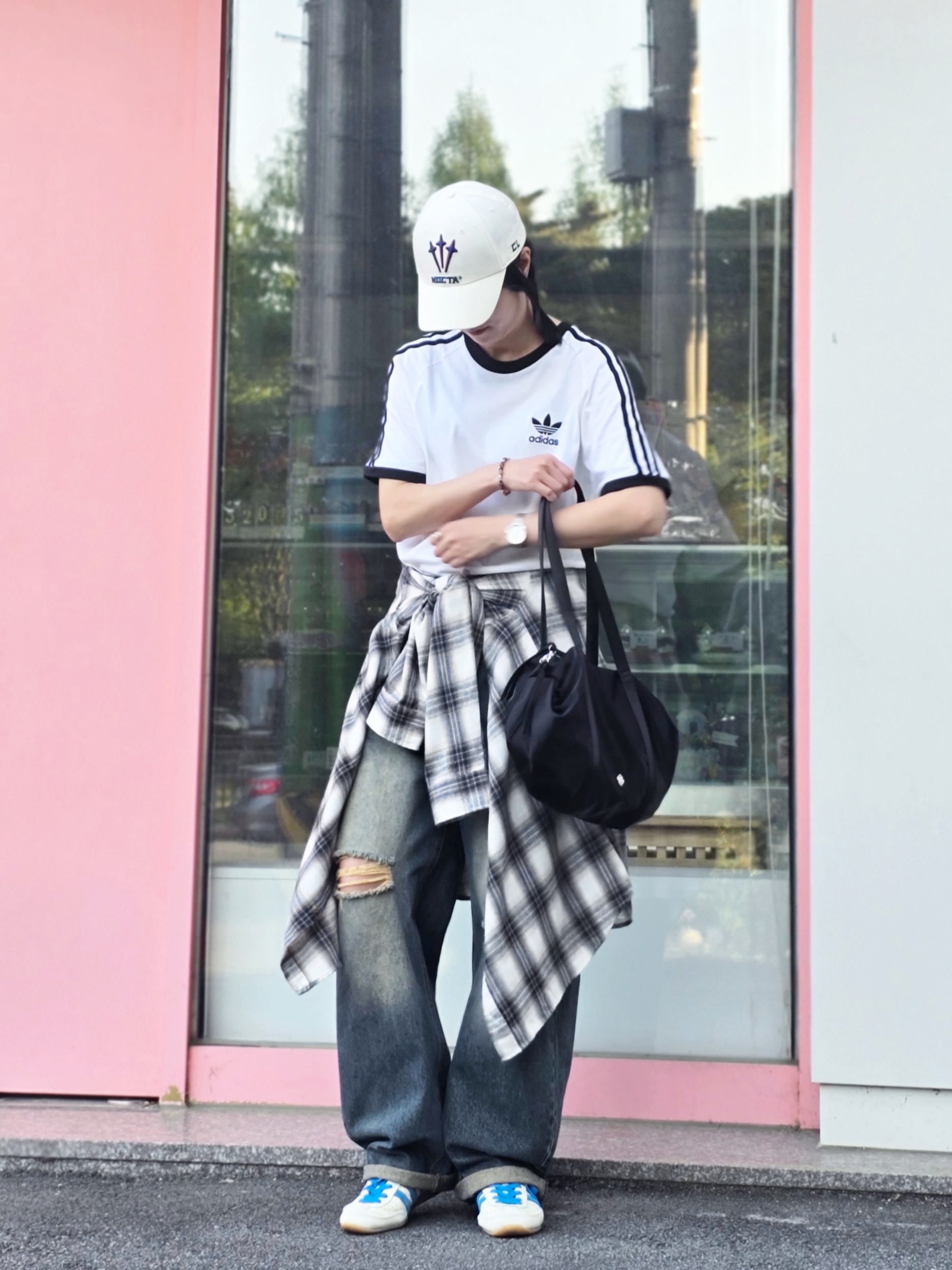 Nike x Drake Nocta NRG LU L91 Cap White, Adidas Adicolor Classics 3-Stripes T-Shirt White - KR Sizing 착용 스타일 - 1