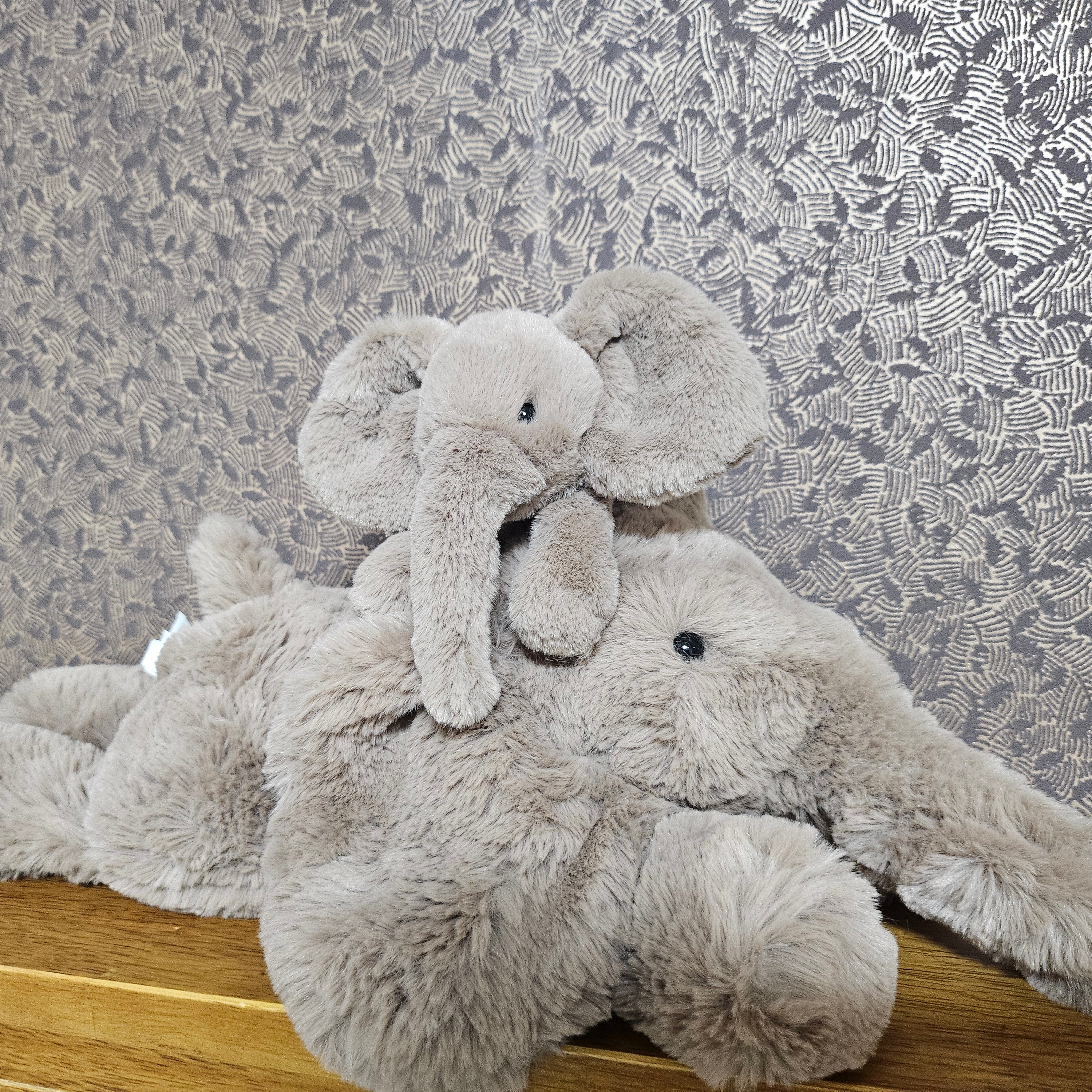 Jellycat Smudge Elephant Warm Grey, Jellycat Smudge Elephant Tiny Warm Grey 착용 스타일