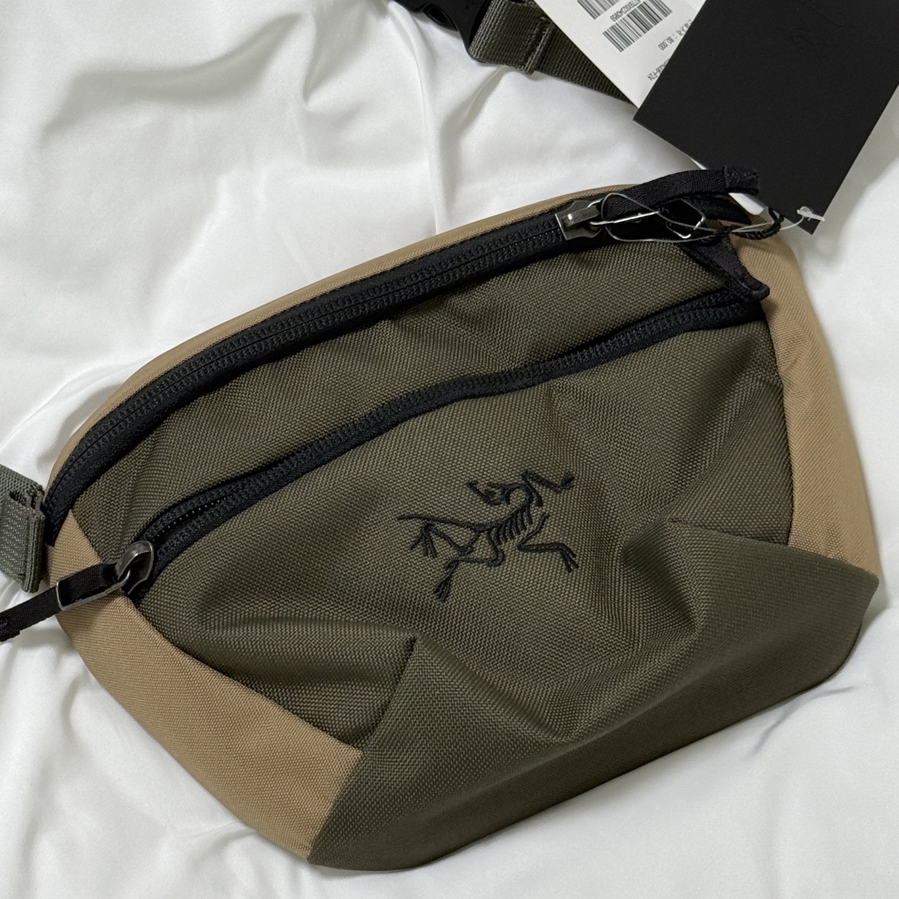 Arc'teryx Mantis 1 Waistpack Tatsu Canvas Black, Arc'teryx Mantis 16 Backpack Tatsu 착용 스타일 - 2