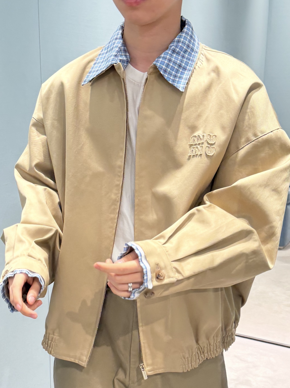 (W) Miu Miu Chino Blouson Jacket Cord, Bottega Veneta Haddock Loafer Black 착용 스타일 - 2