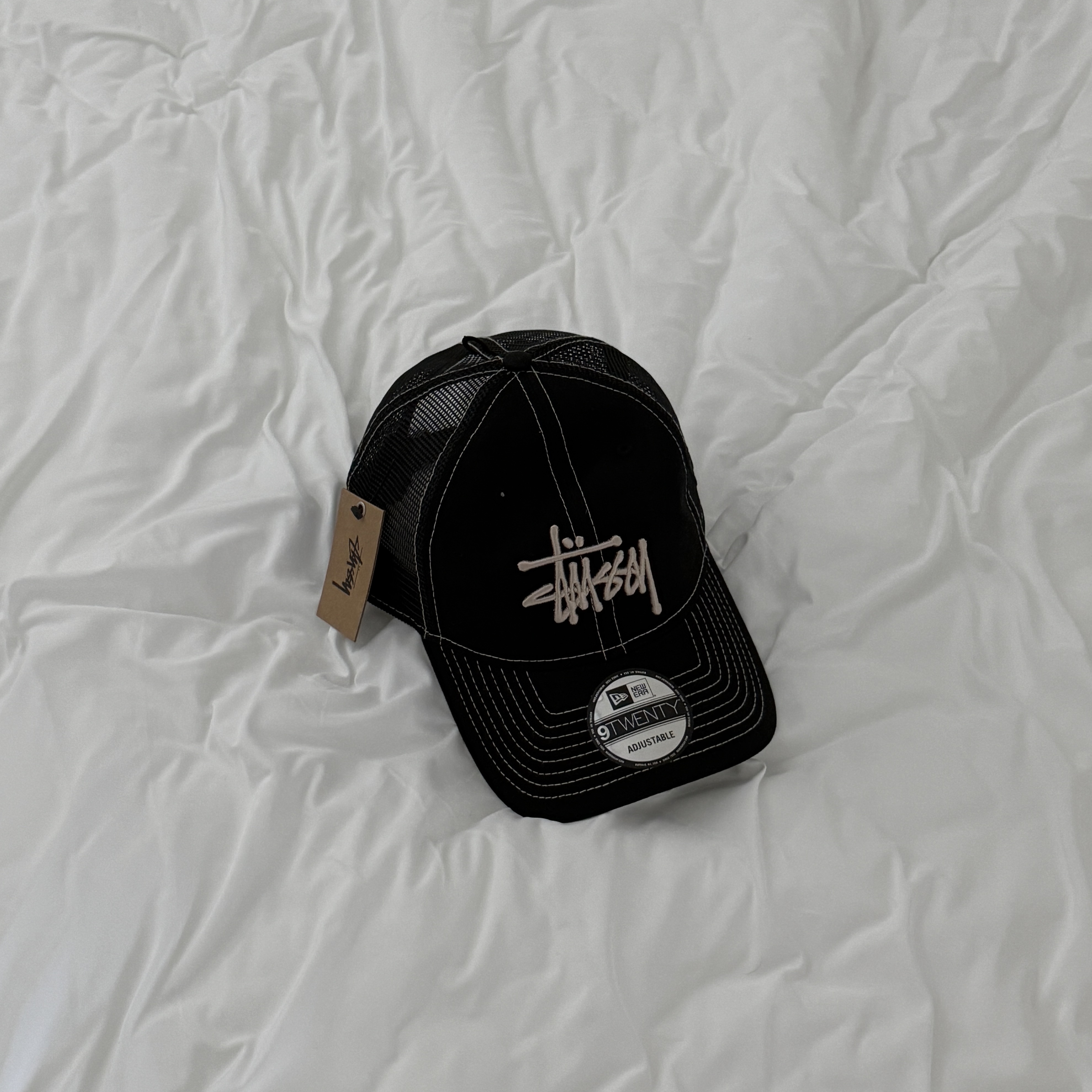 Stussy New Era 9twenty Basic Trucker Black 착용 스타일 - 1