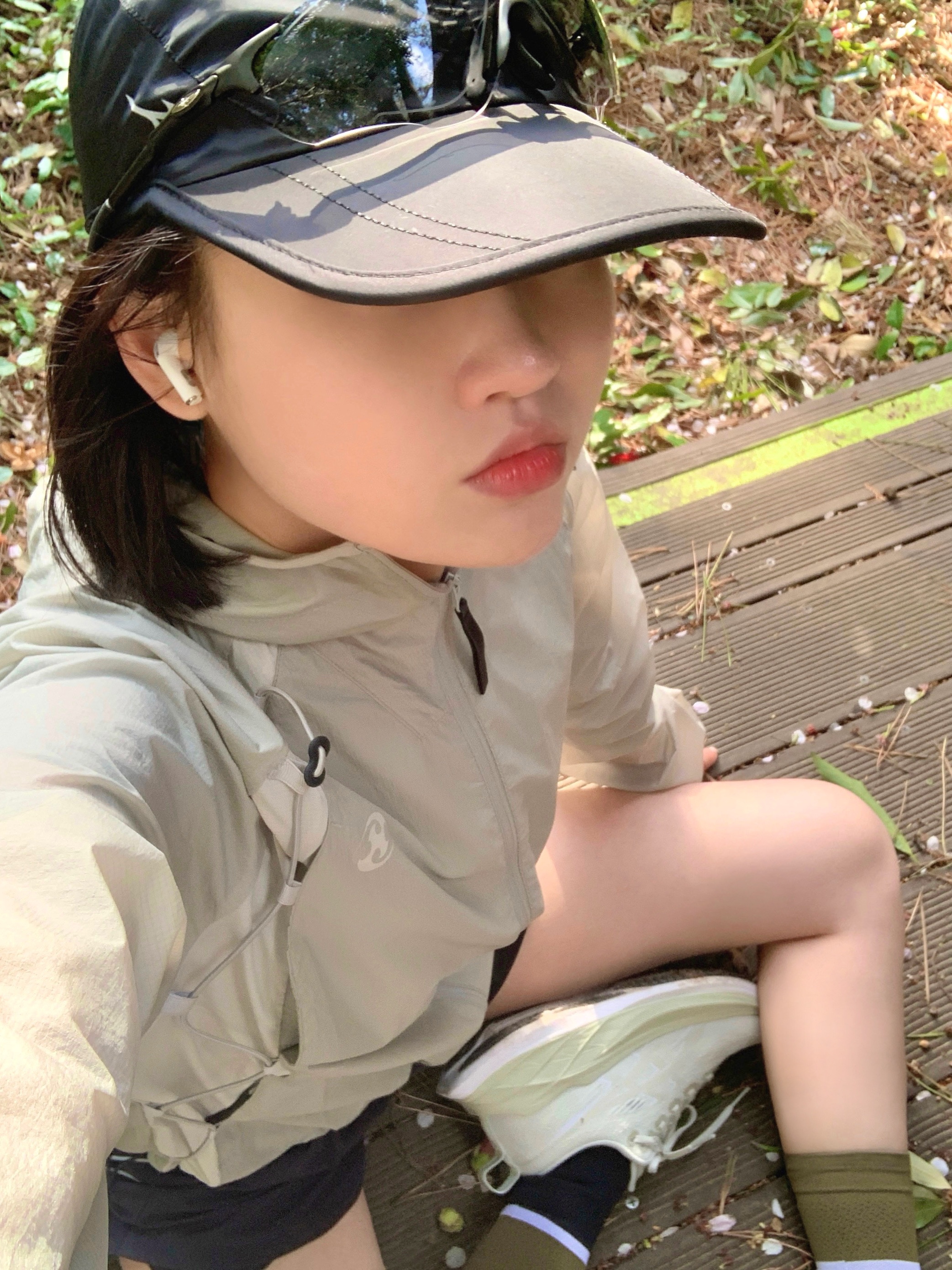 Sansan Gear Backpack Jacket Light Grey - 24SS, Asics Superblast 2 Lake Grey White Sage 착용 스타일
