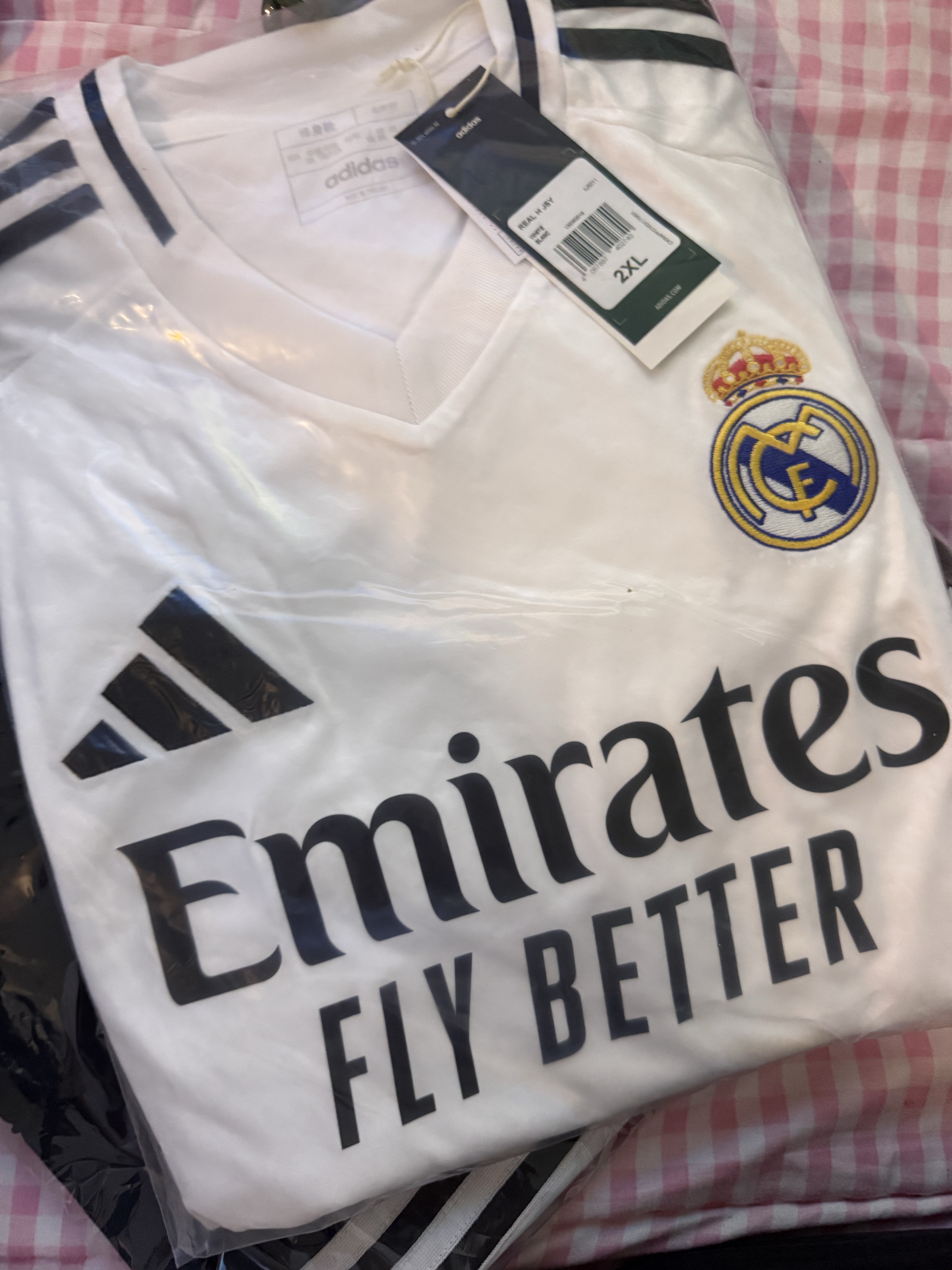 Adidas Adicolor Baggy Fit Firebird Track Pants Black - KR Sizing, Adidas Real Madrid 2024/25 Home Jersey White - KR Sizing (Non Marking Ver.) 착용 스타일 - 2