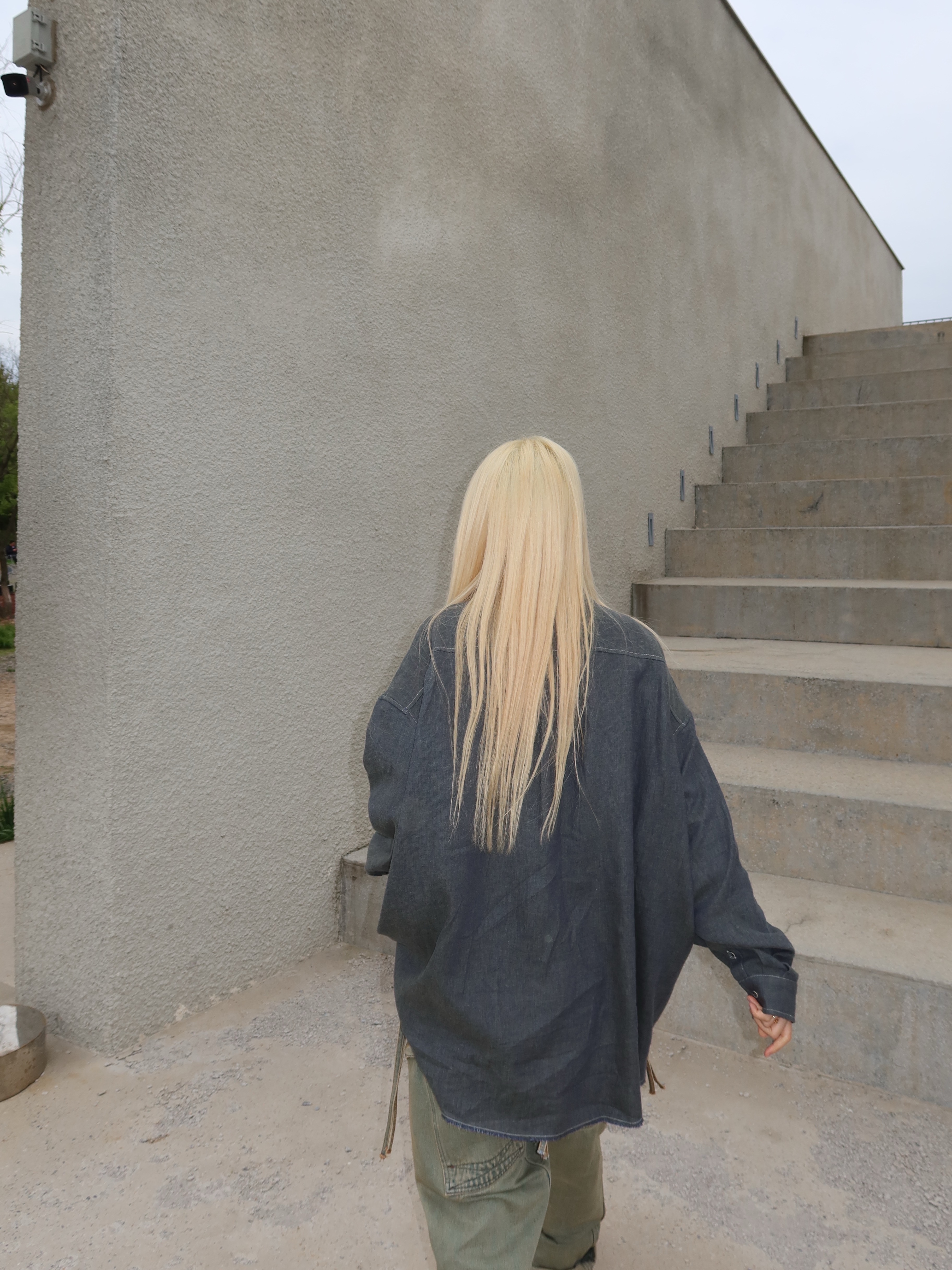Hono Report Oversized Shirts Faded Denim 착용 스타일 - 2