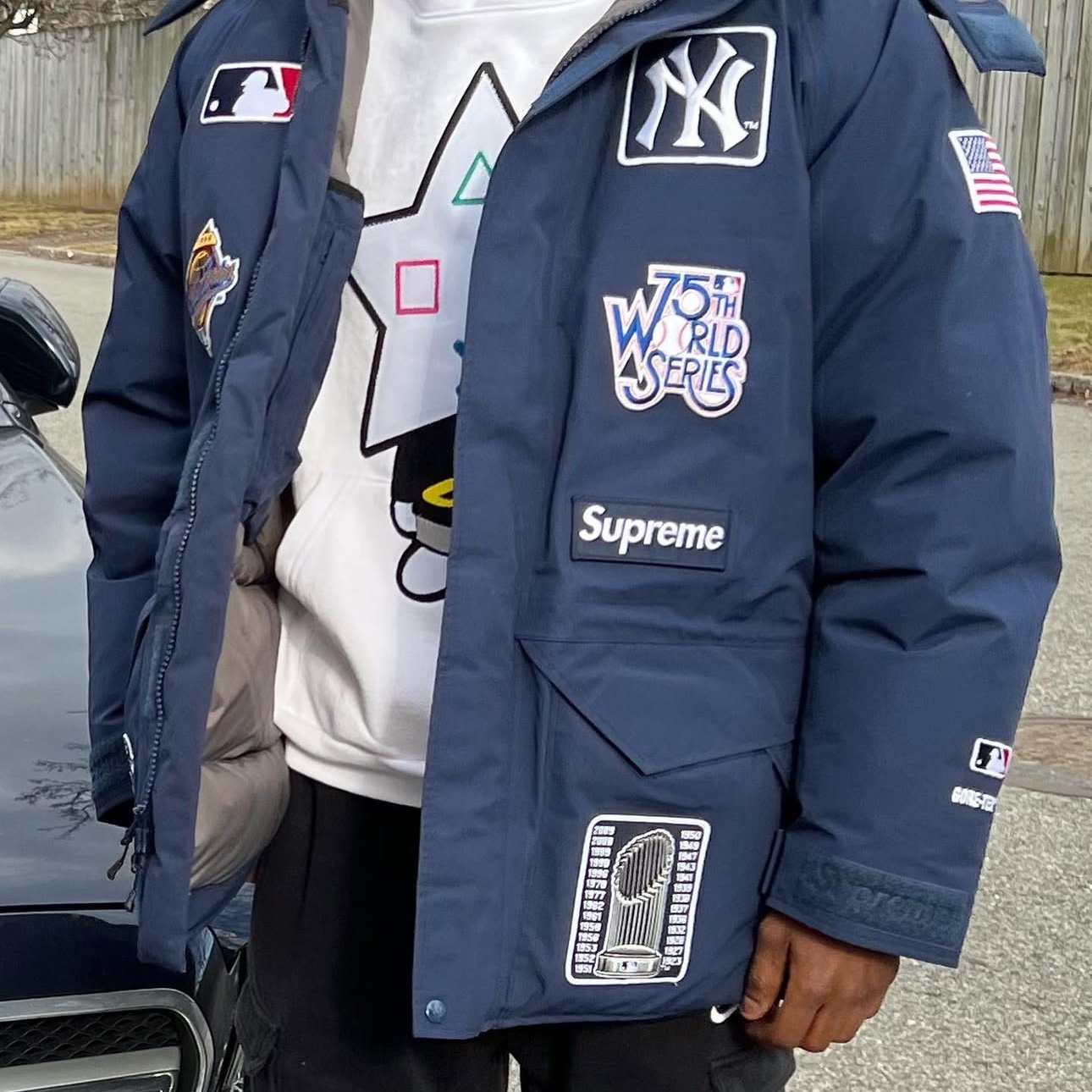 Supreme x New York Yankees Gore-Tex 700-Fill Down Jacket Navy - 21FW 착용 스타일 - 2