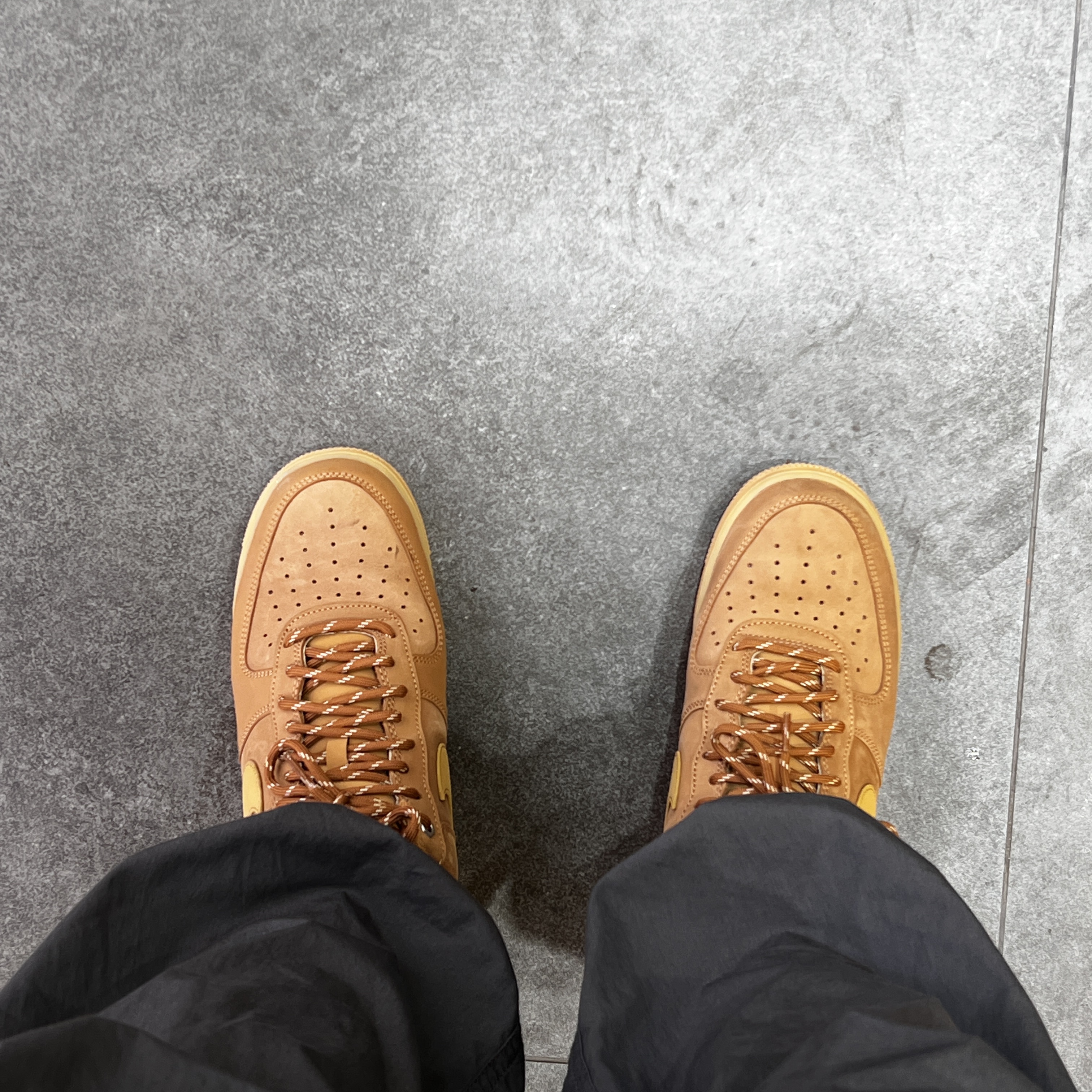 Nike Air Force 1 '07 WB Flax 착용 스타일