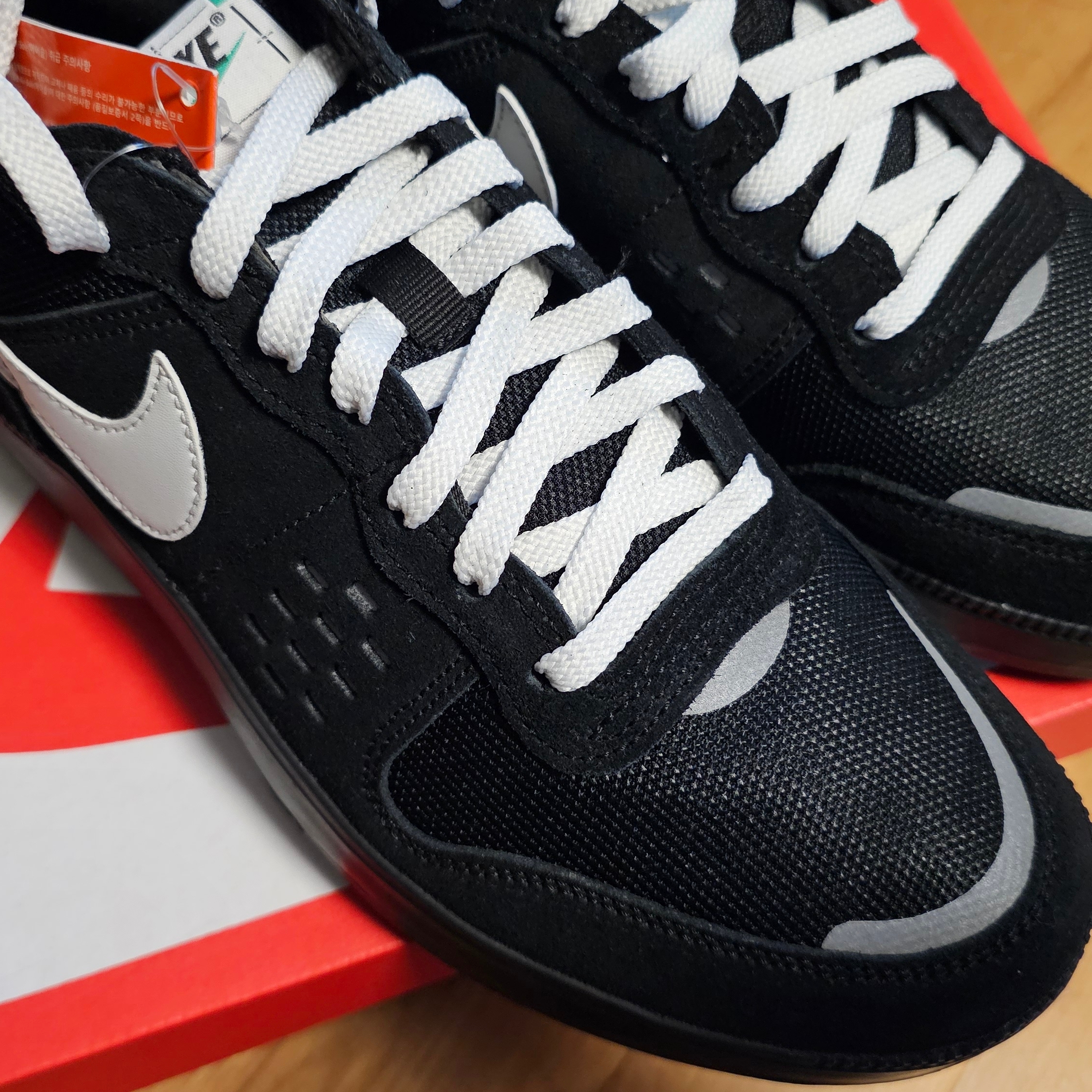 Nike C1TY Black Stadium Green 착용 스타일