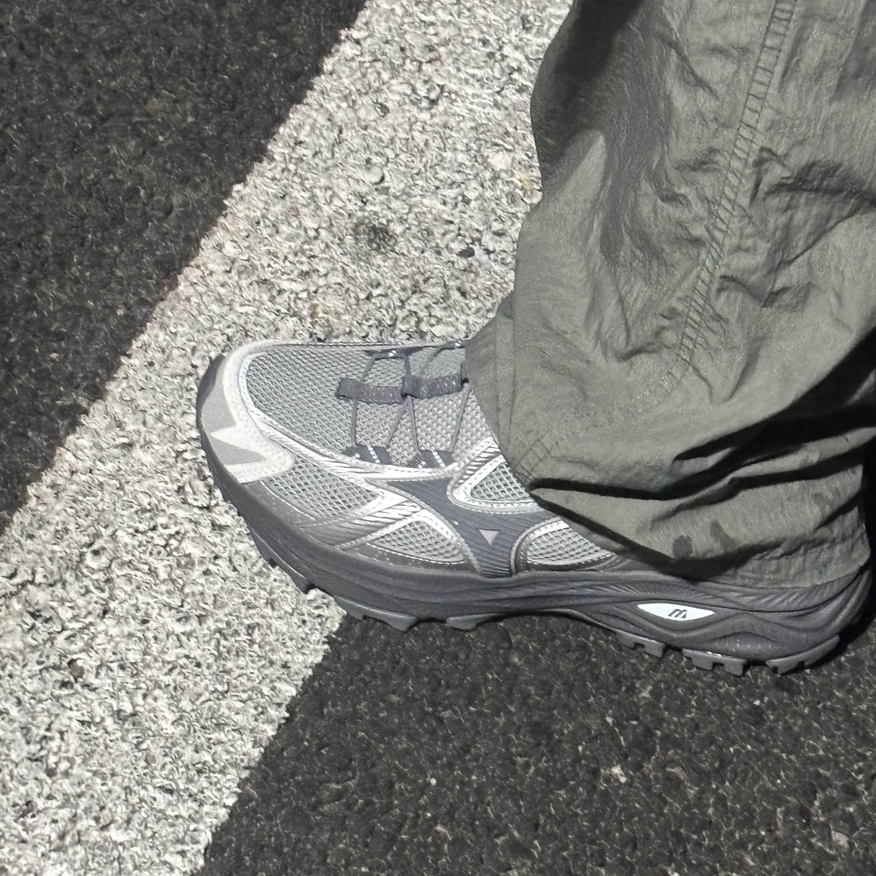 Mizuno Racer Trail SE Silver Grey 착용 스타일