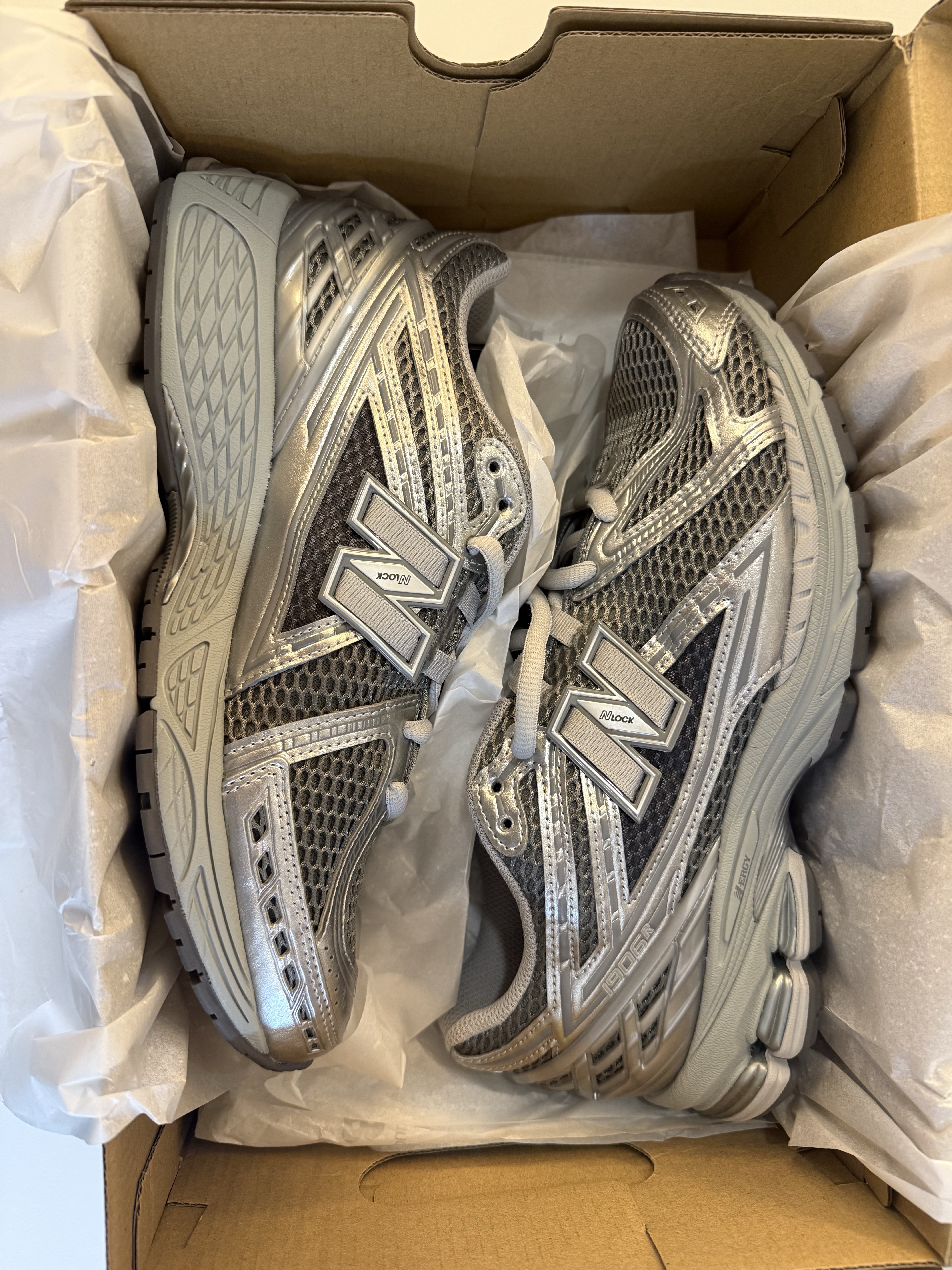 New Balance 1906R Harbor Grey Silver Metalic 착용 스타일 - 1