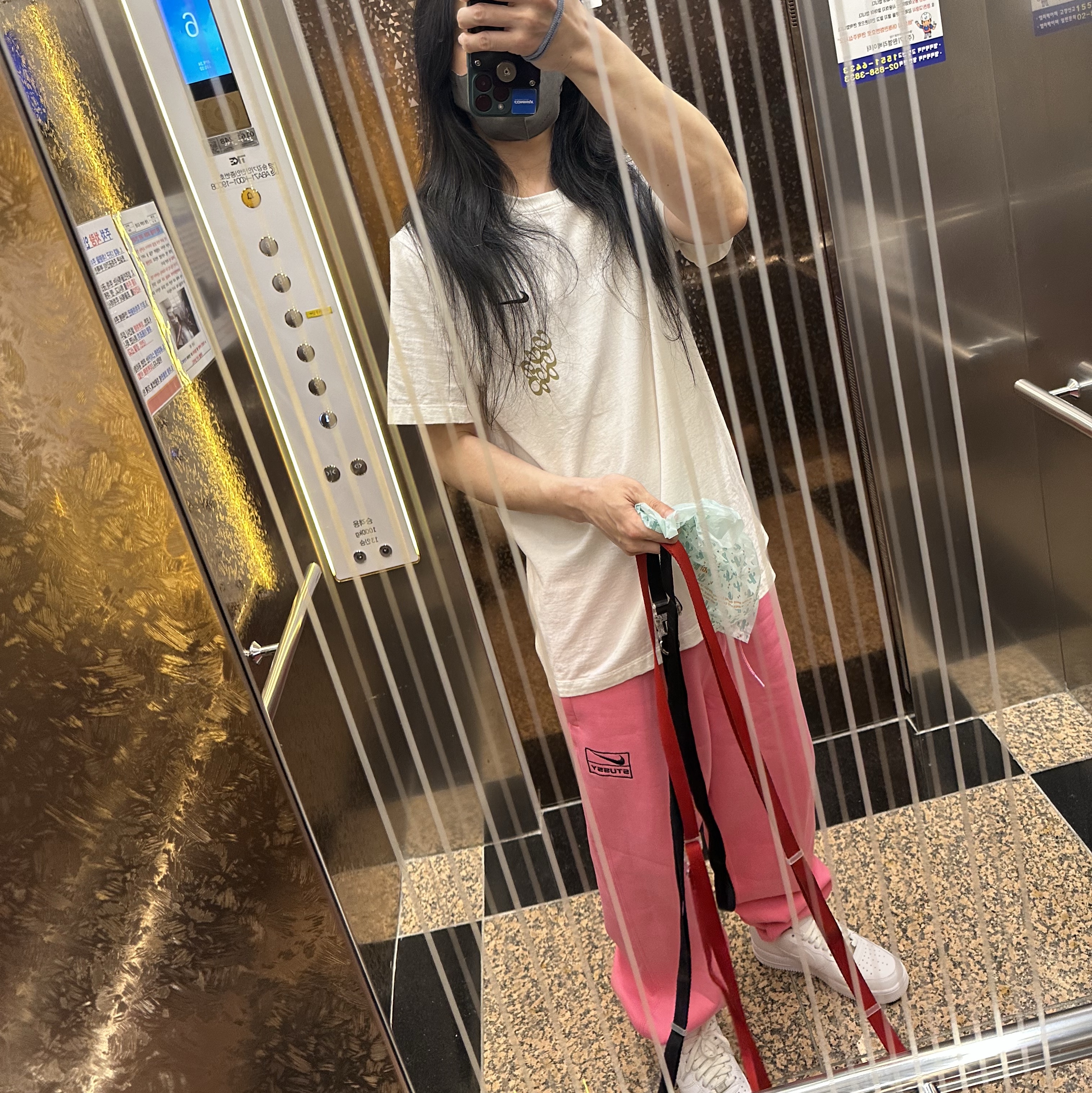 Nike x Stussy NRG Washed Fleece Pants Lotus PInk (DO5296-670), Nike Air Force 1 '07 Low White 착용 스타일 - 3