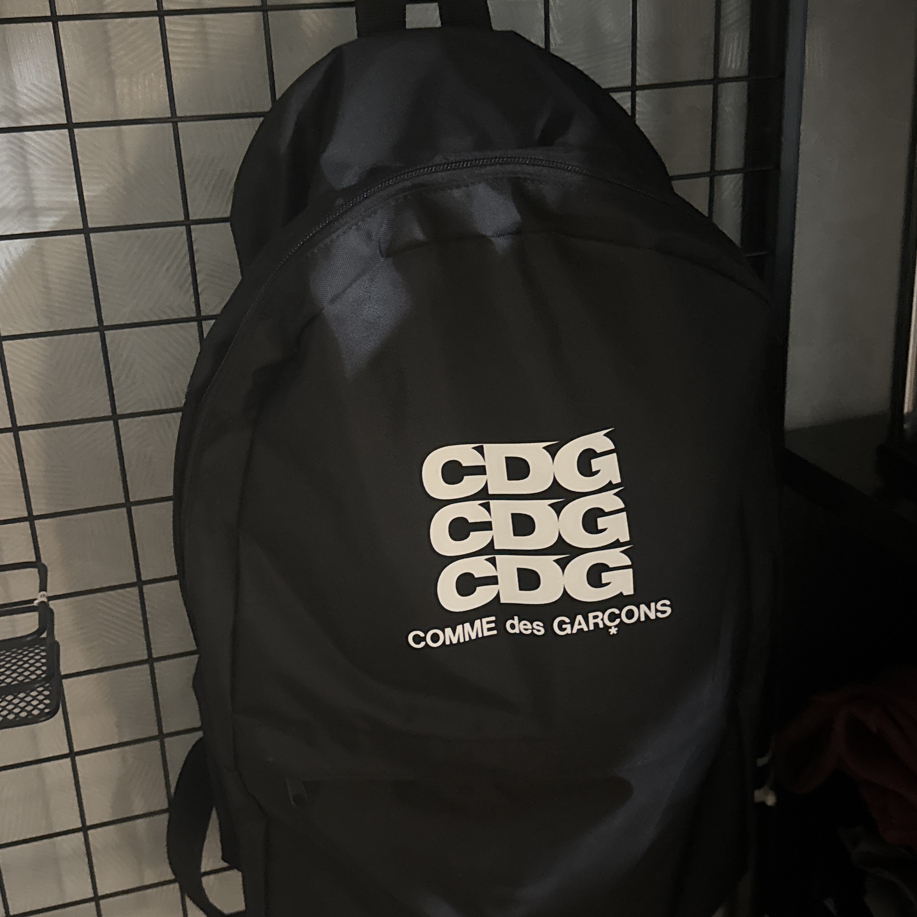 CDG Backpack Black 착용 스타일