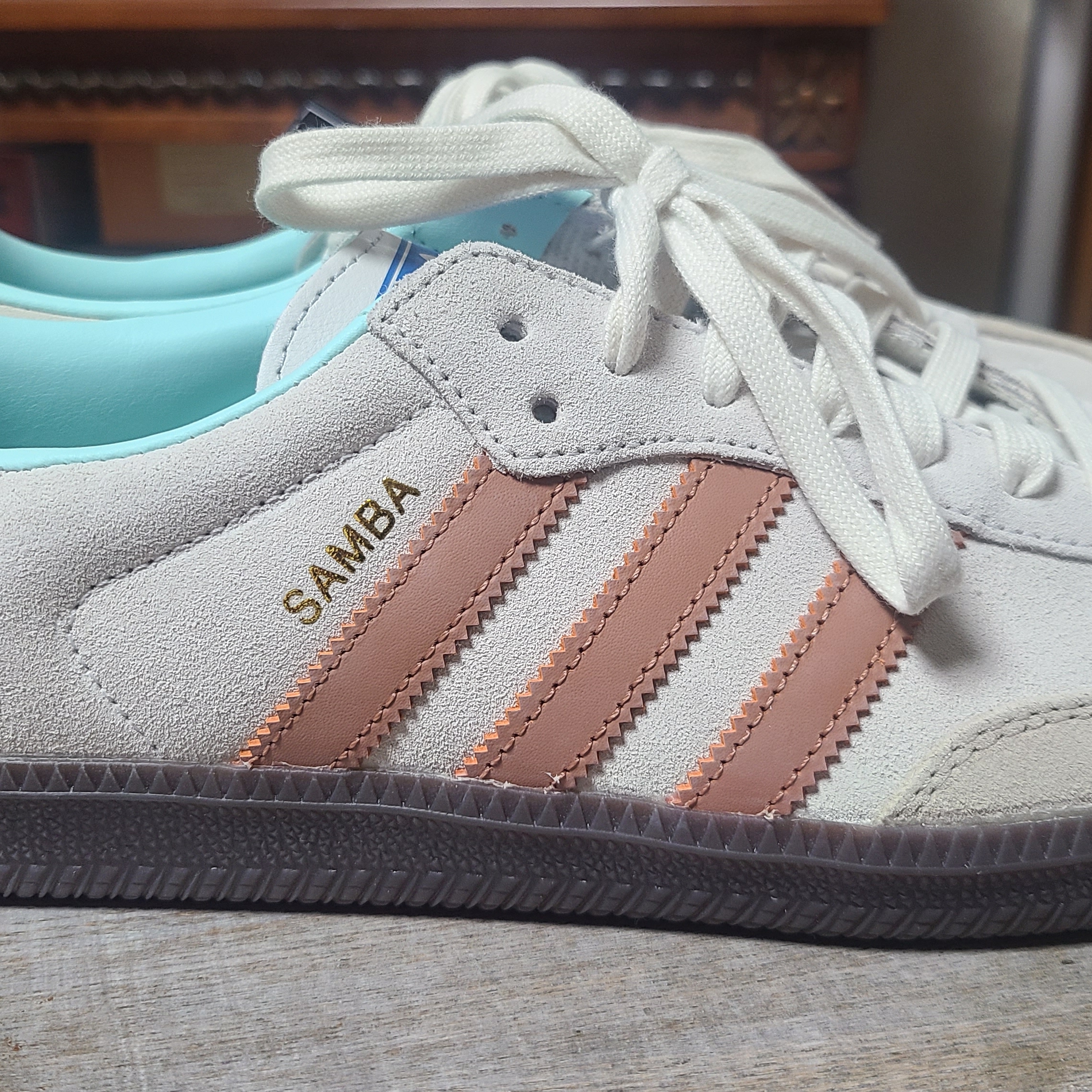 Adidas Samba OG Crystal White Clay Strata 착용 스타일 - 2