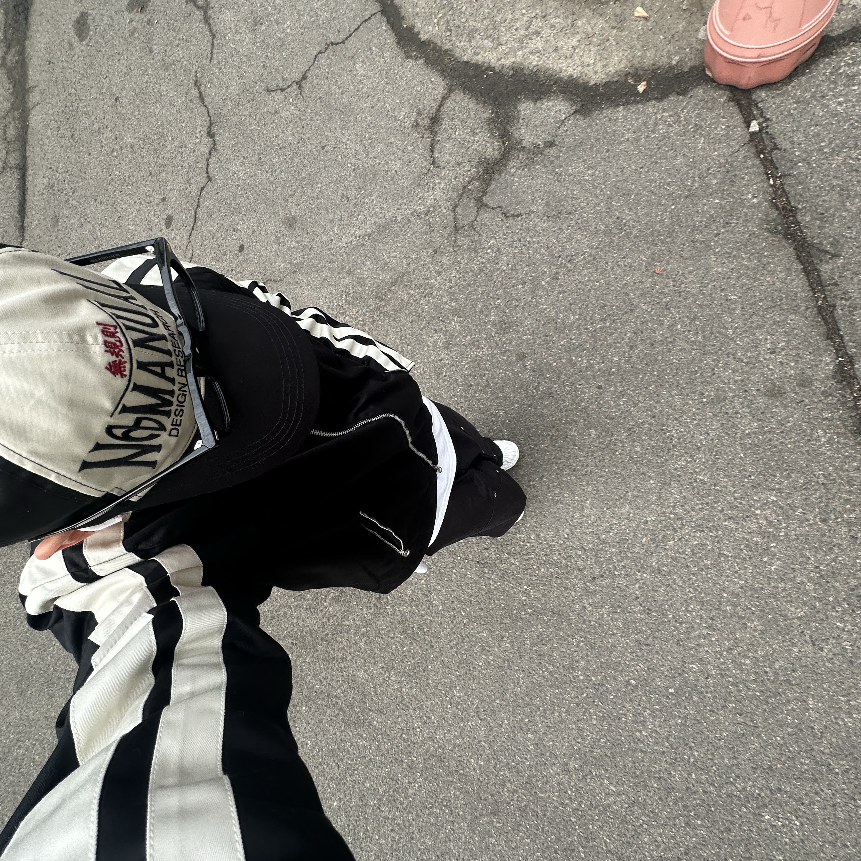 Diesel J-Beck Biker Jacket Black, Maison Mihara Yasuhiro Blakey OG Sole Leather Low-top Sneakers White 착용 스타일