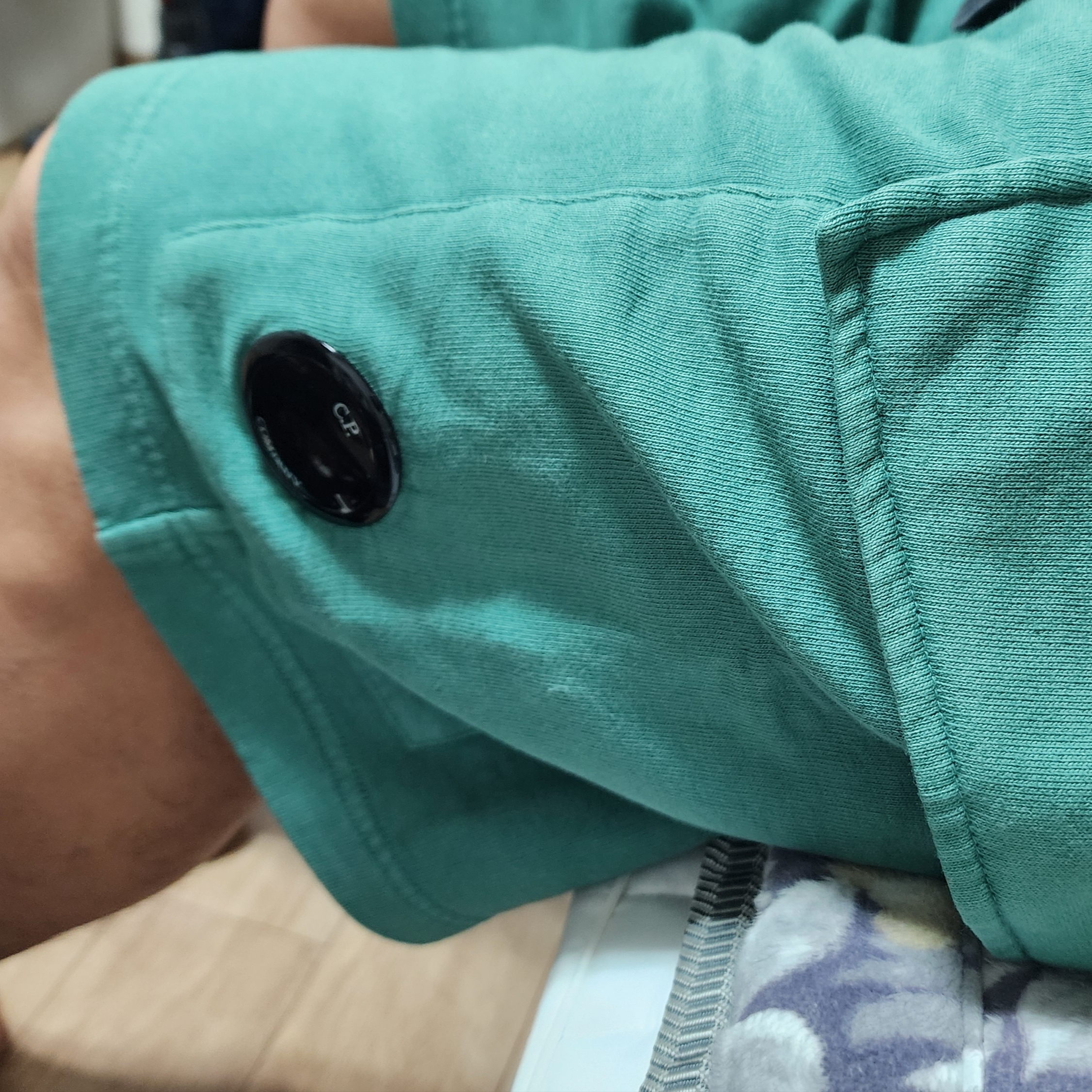 C.P. Company Cotton Fleece Cargo Shorts Frosty Spruce Green - 23SS 착용 스타일