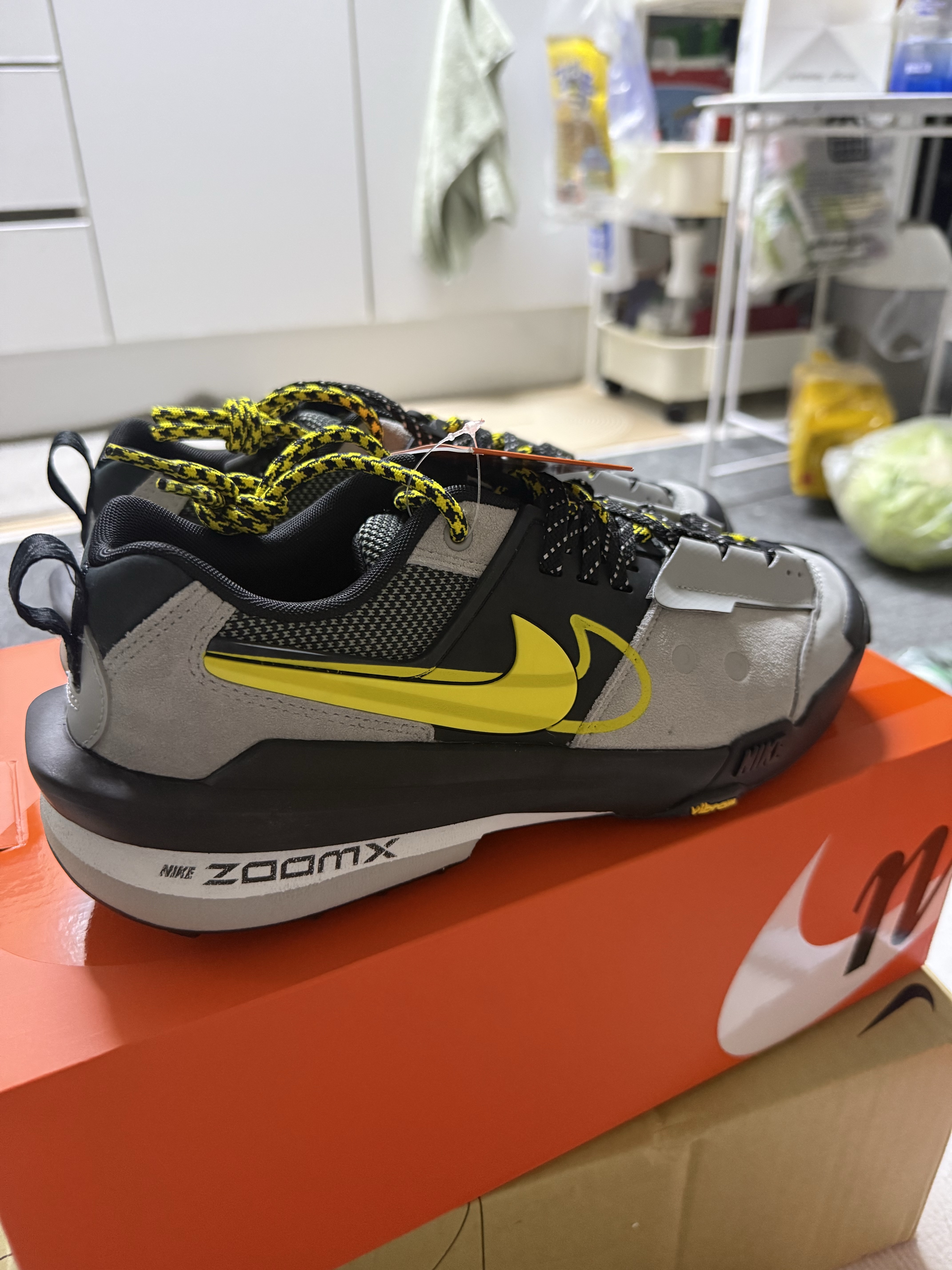 Nike x Sacai Zegamadome SP Matte Silver 착용 스타일 - 2