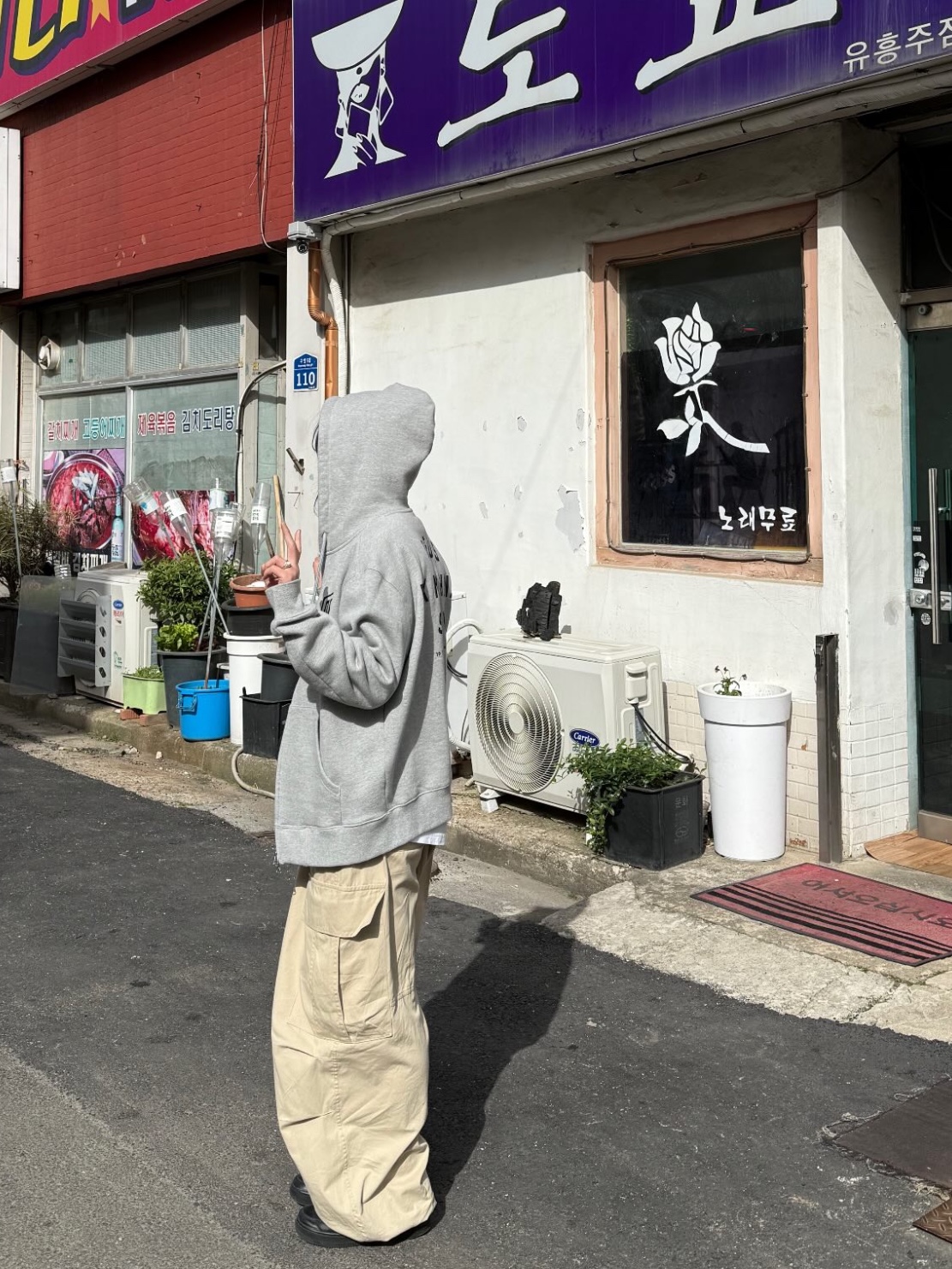 Deus Ex Machina Seoul College Hooded Jacket Grey Heather, Nike Air Force 1 '07 Low Triple Black 착용 스타일