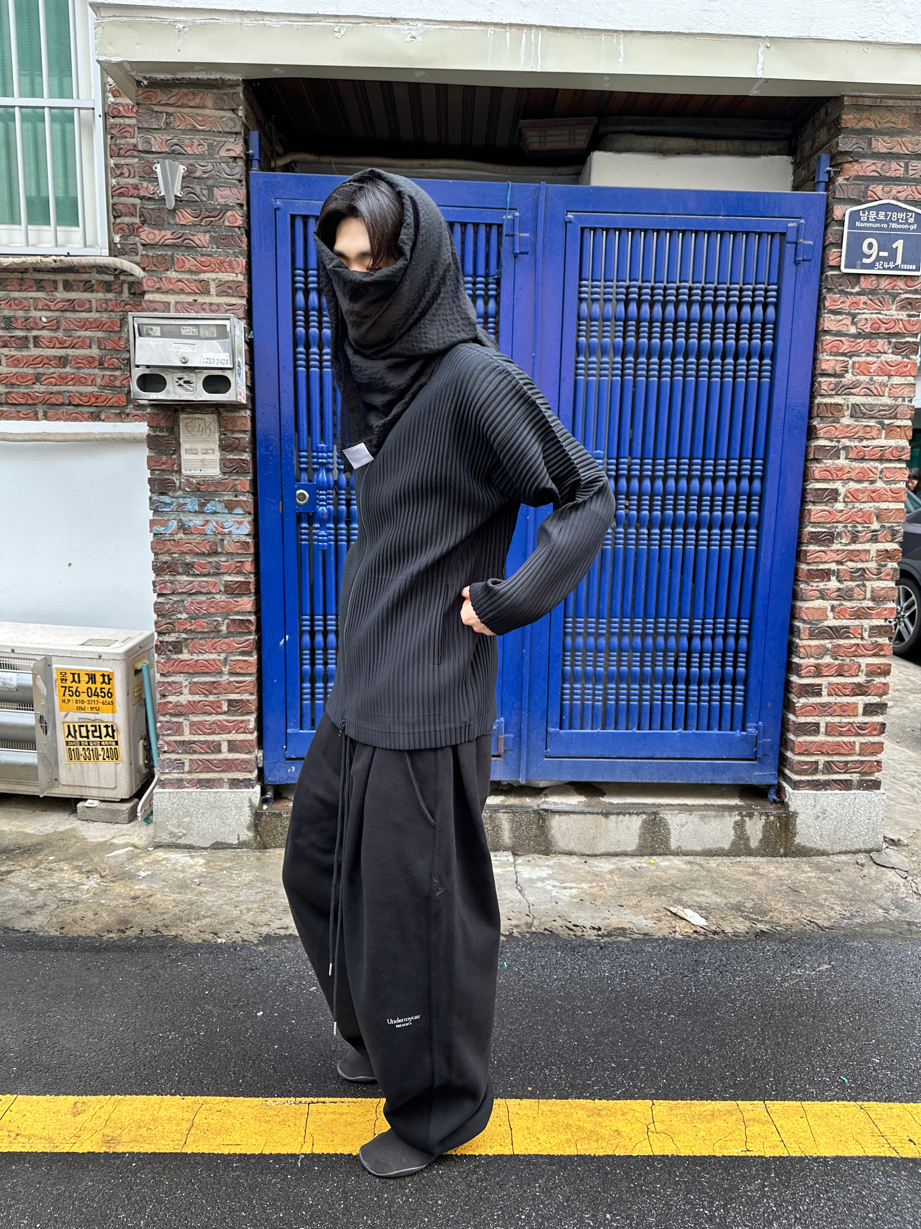 Undermycar Mu.03 Anti Fxxking Logo Play Oversized Sweat Jogger Black, Homme Plisse Issey Miyake Basics Zip Up Jacket Black 착용 스타일 - 7