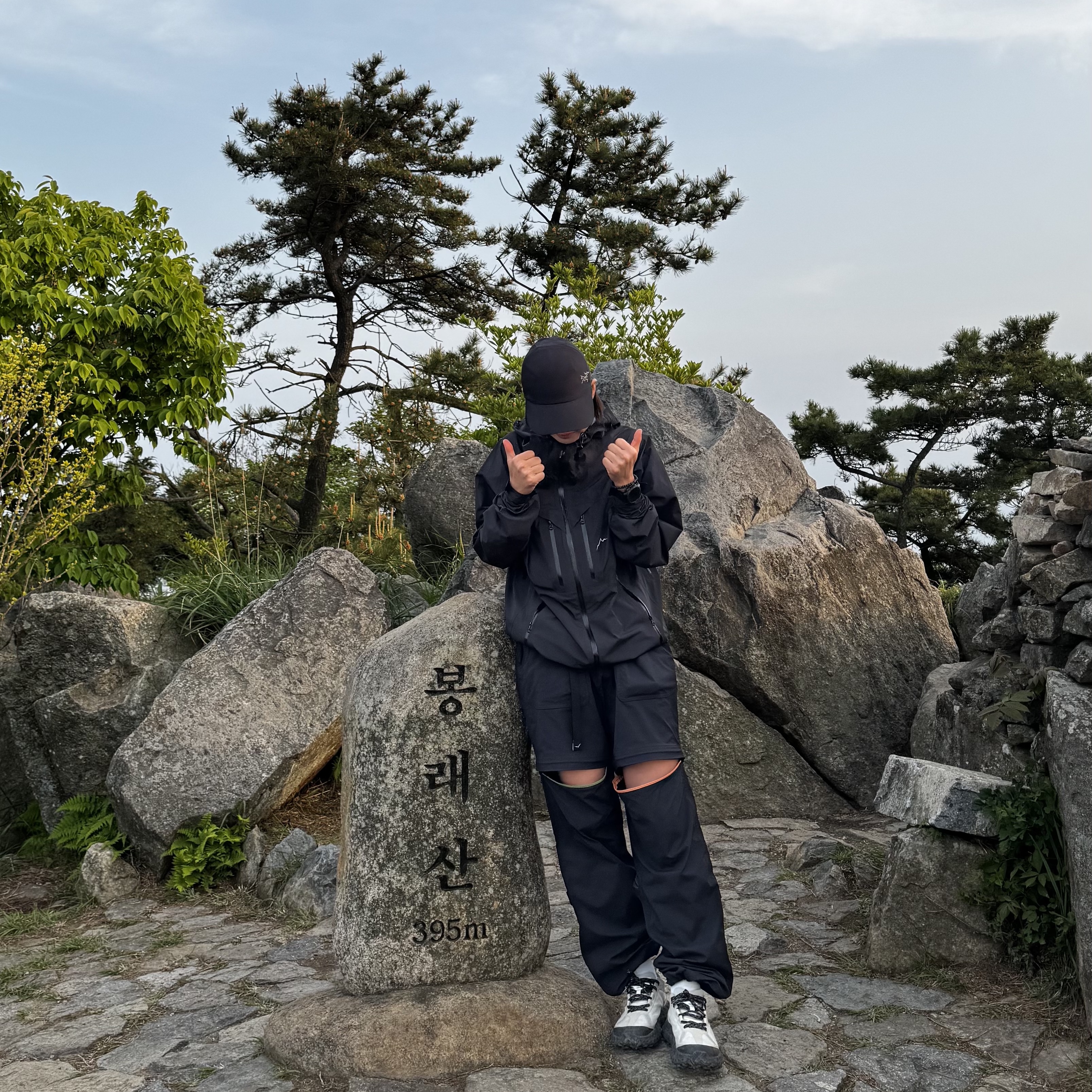 Arc'teryx Norvan Regular Brim Hat Black, (W) Norda 001/A Cinder 착용 스타일