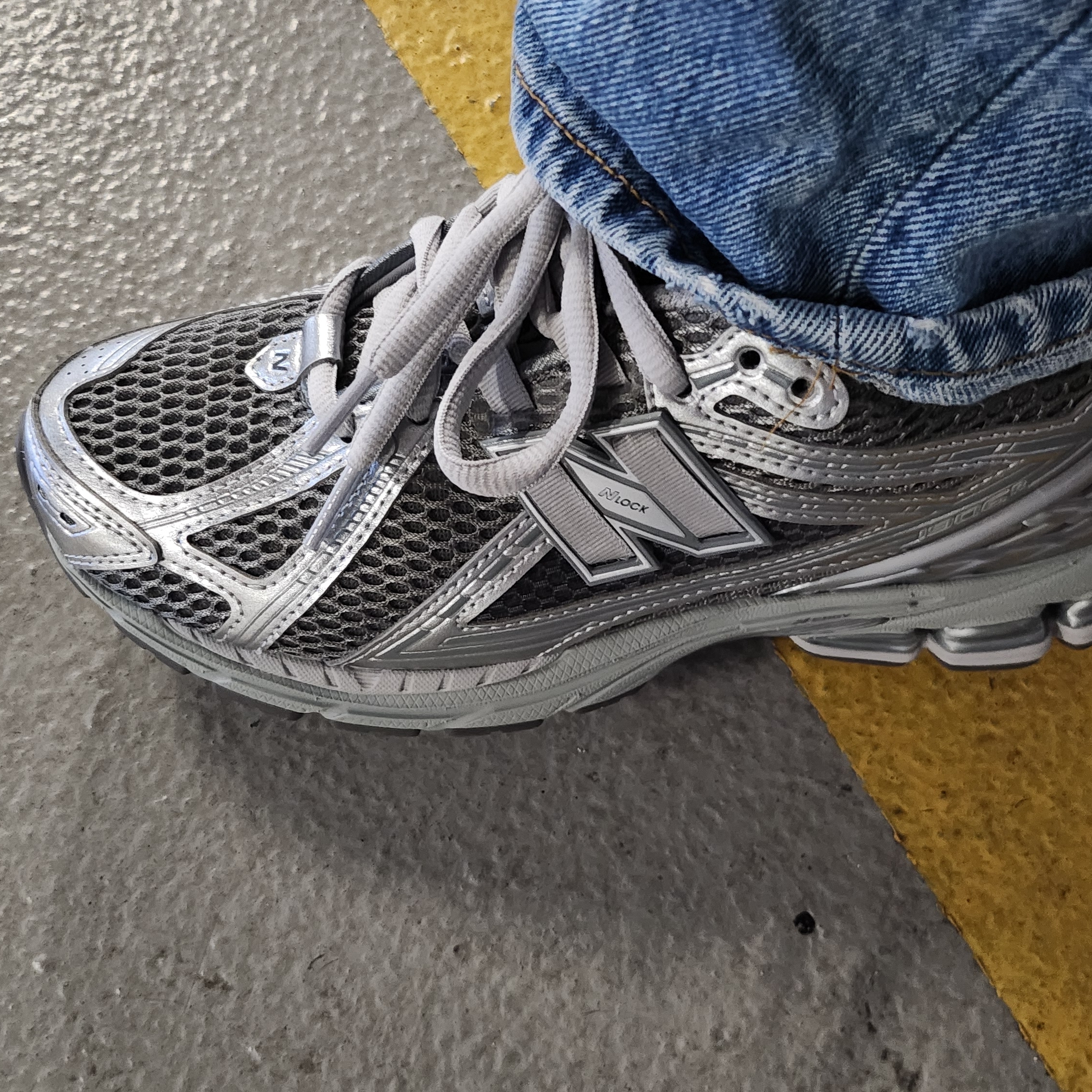 New Balance 1906R Harbor Grey Silver Metalic 착용 스타일 - 3