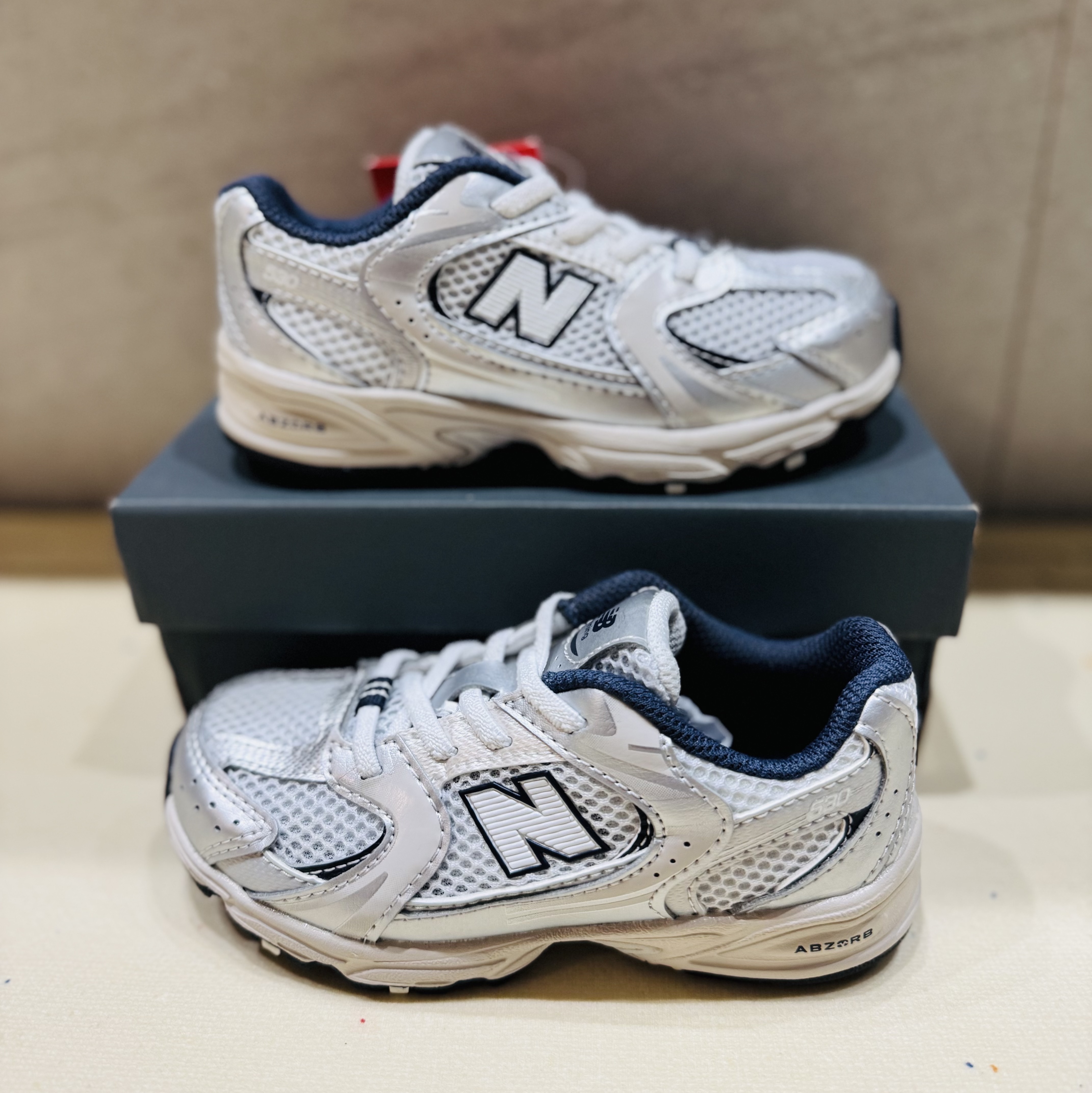 (PS) New Balance 530 Silver - W Wide 착용 스타일 - 2
