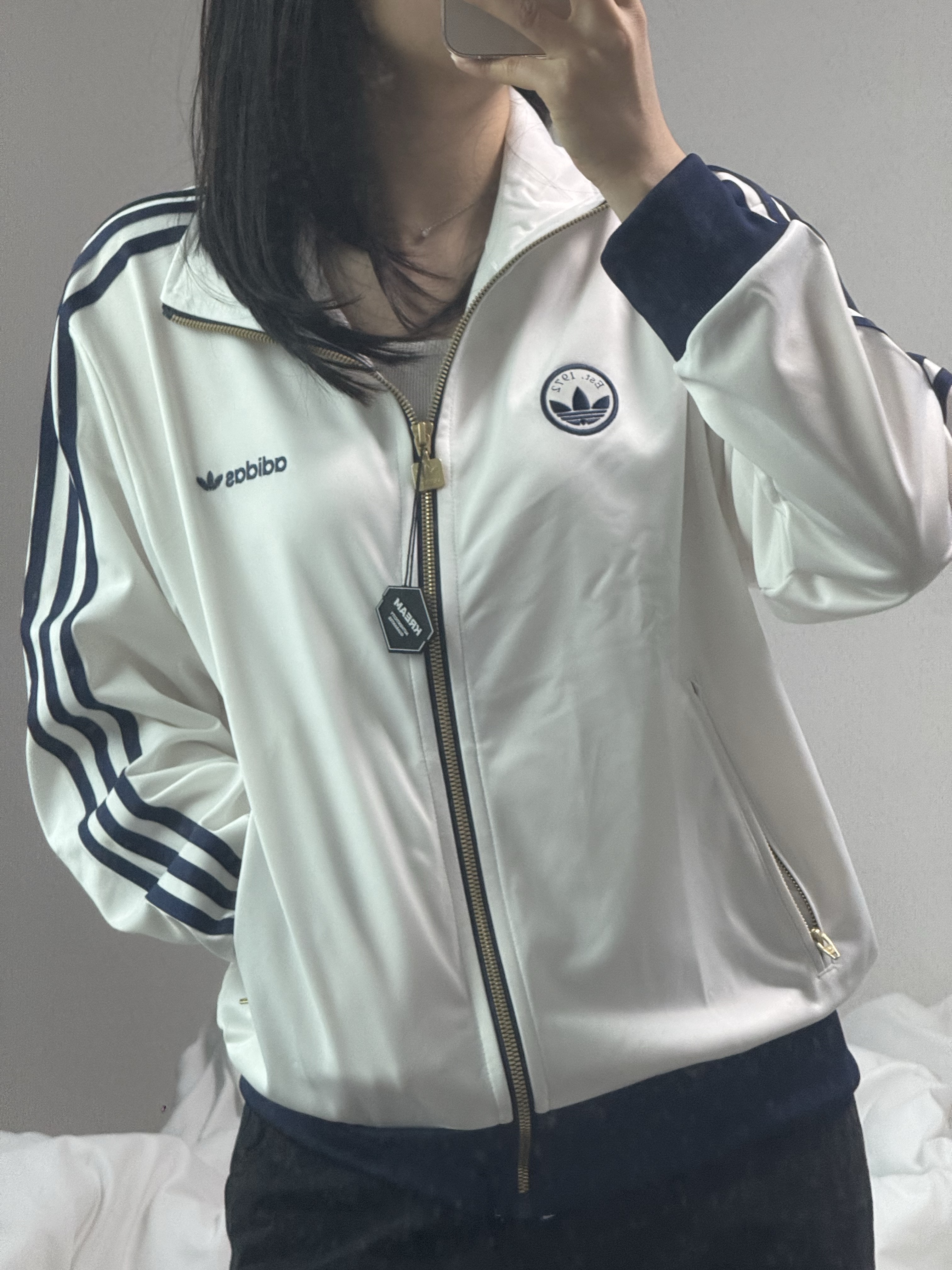 (W) Adidas Firebird Badge Track Top Cloud White - KR Sizing 착용 스타일 - 1