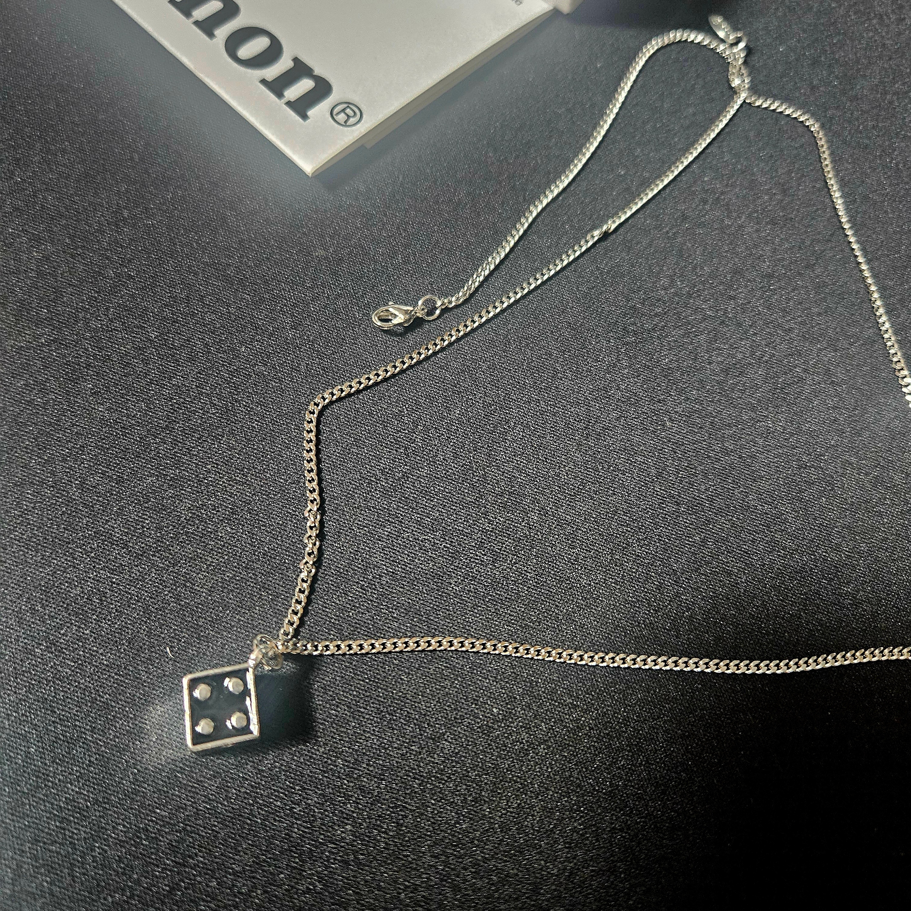Nonenon Dice Necklace 착용 스타일