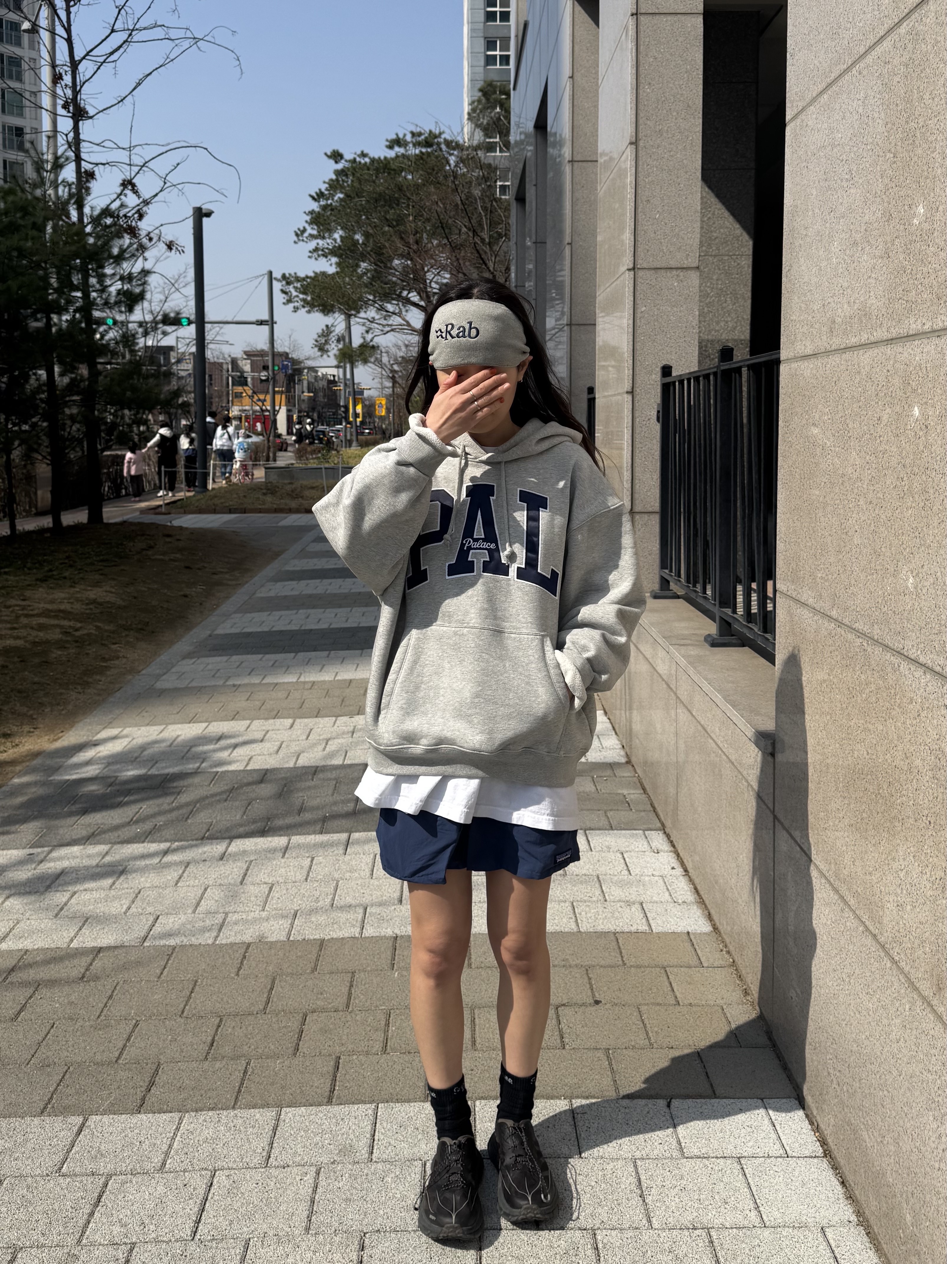 Palace x Gap Hood Grey - 24SS, Hoka x Satisfy Mafate Speed 4 Lite Coffee 착용 스타일