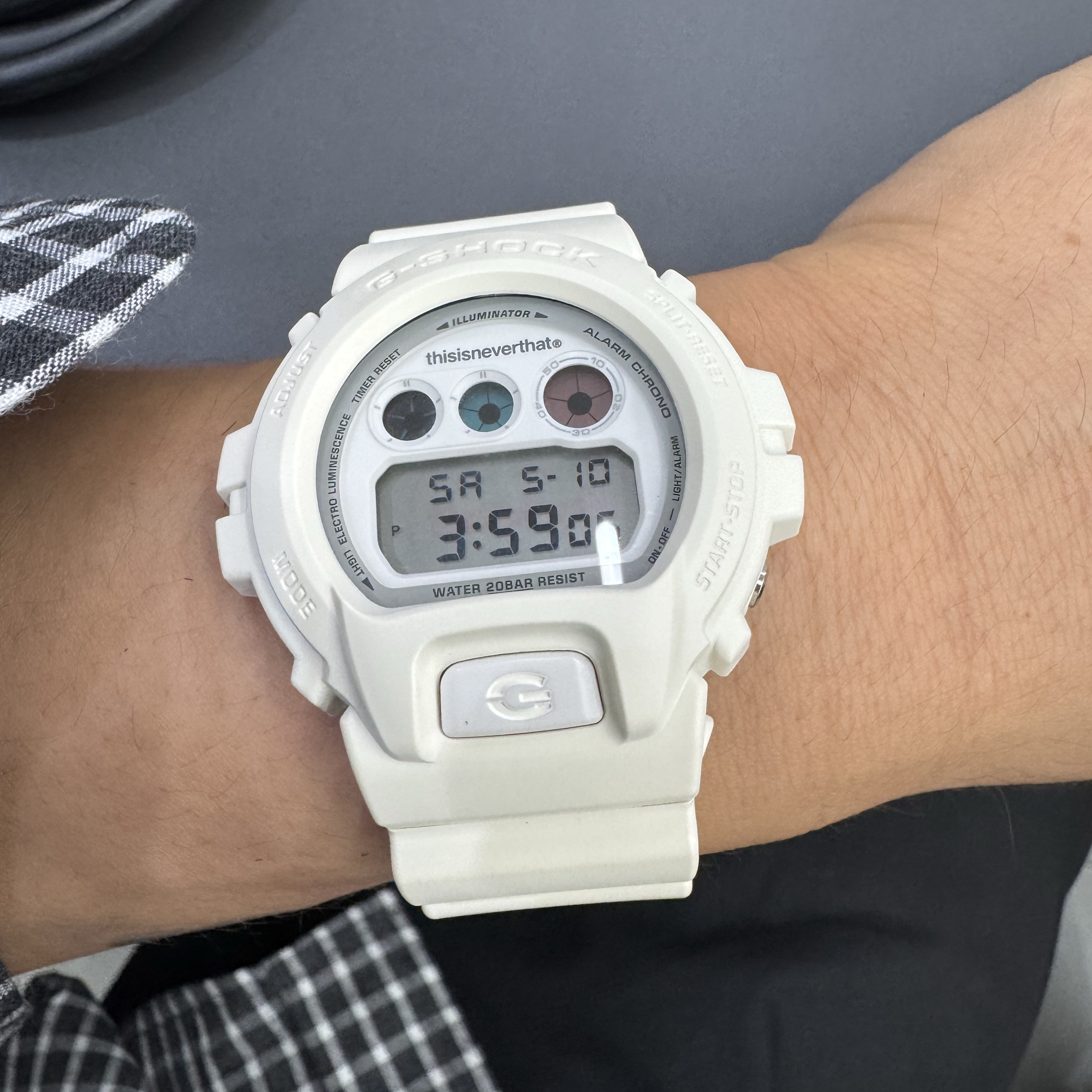 Casio G-Shock x Thisisneverthat DW-6900TNT24-7DF Ivory 착용 스타일