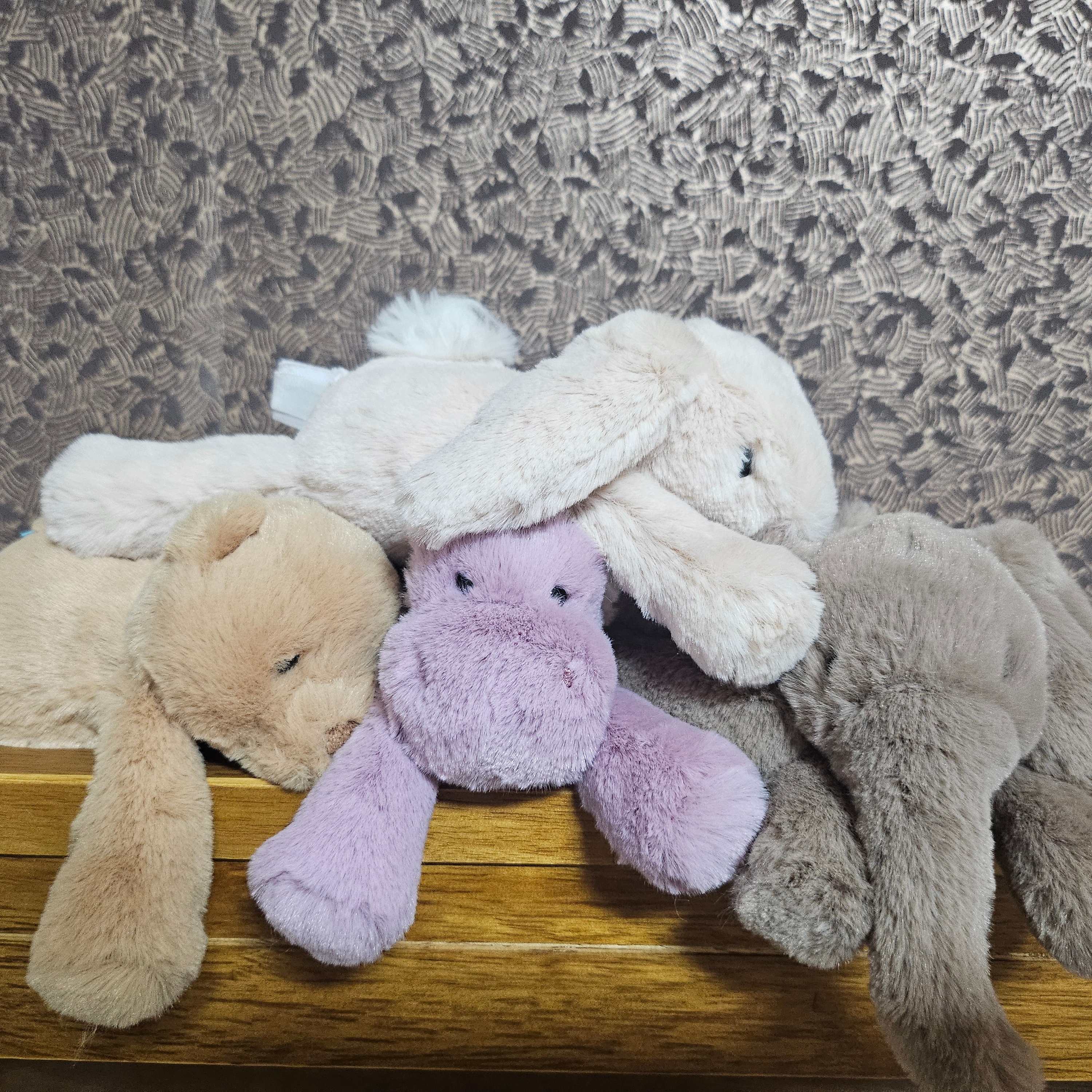 Jellycat Smudge Hippo Tiny Purple, Jellycat Smudge Elephant Tiny Warm Grey 착용 스타일
