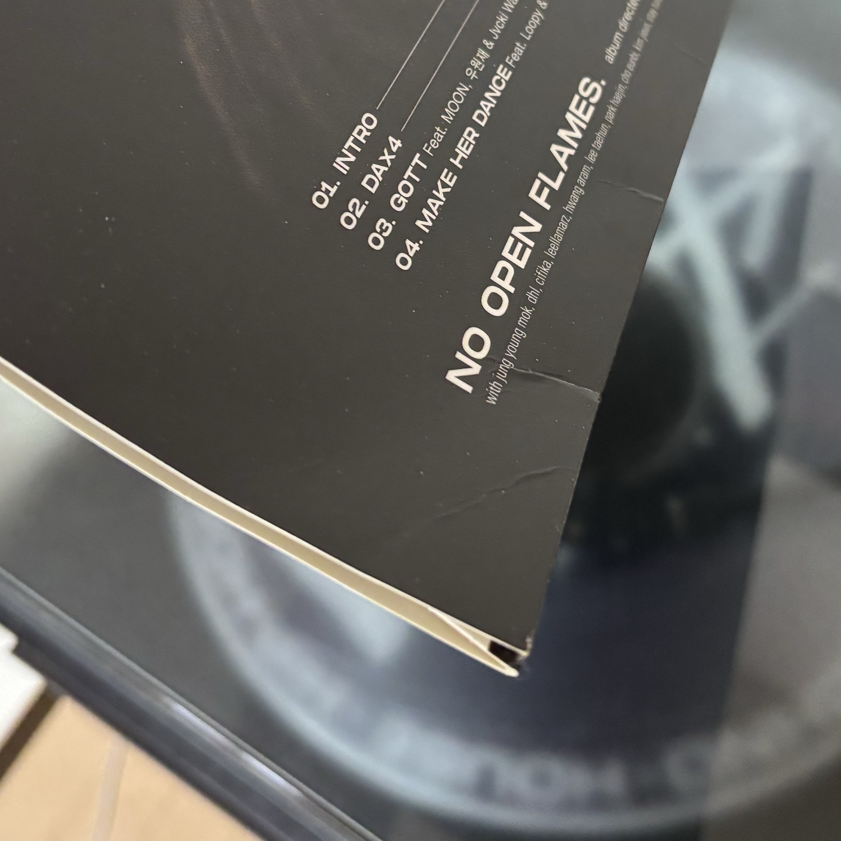 Simon Dominic No Open Flames LP Clear Red 착용 스타일 - 1