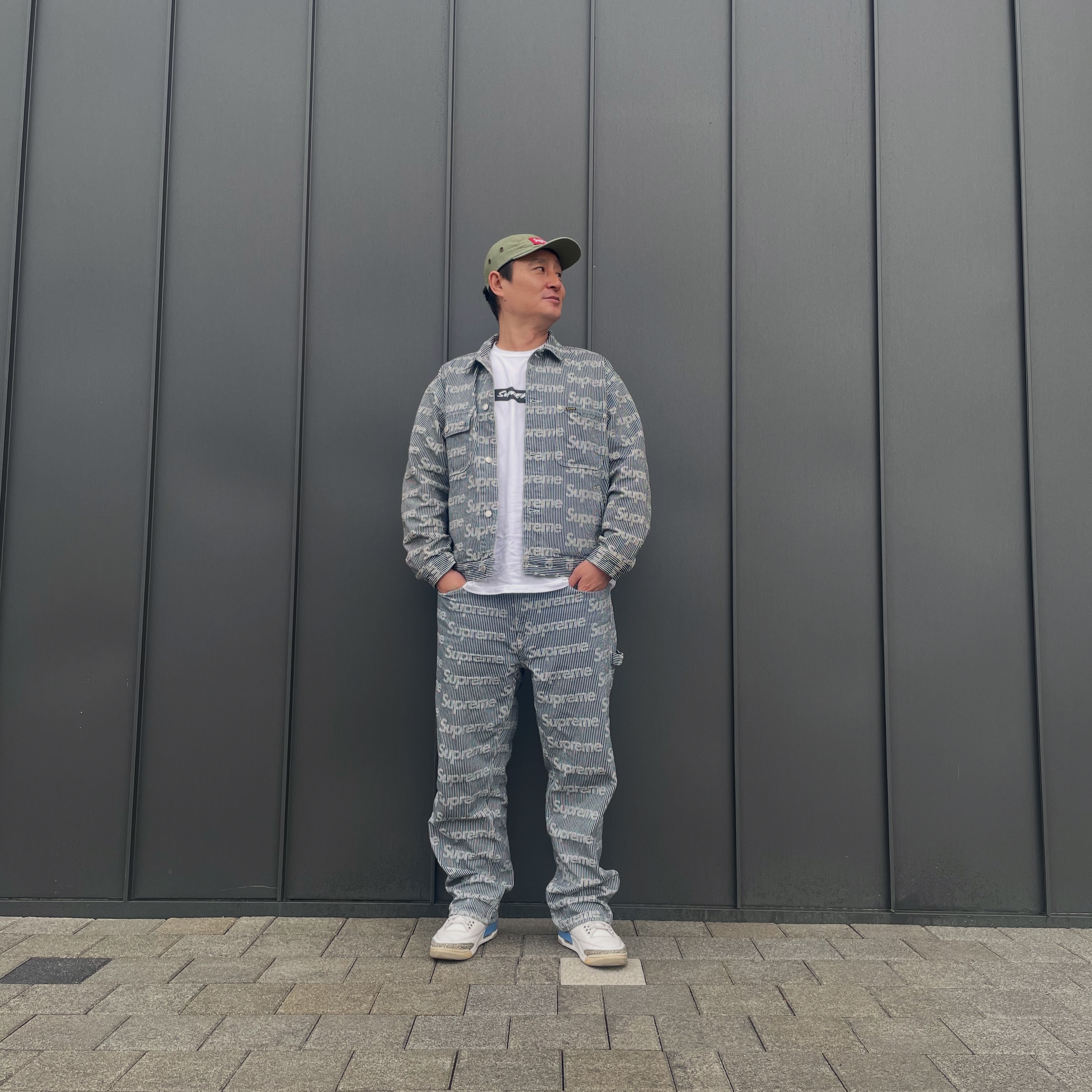 Supreme Denim Chore Trucker Jacket Stripe - 24SS, Supreme Military Camp Cap Olive - 24FW 착용 스타일