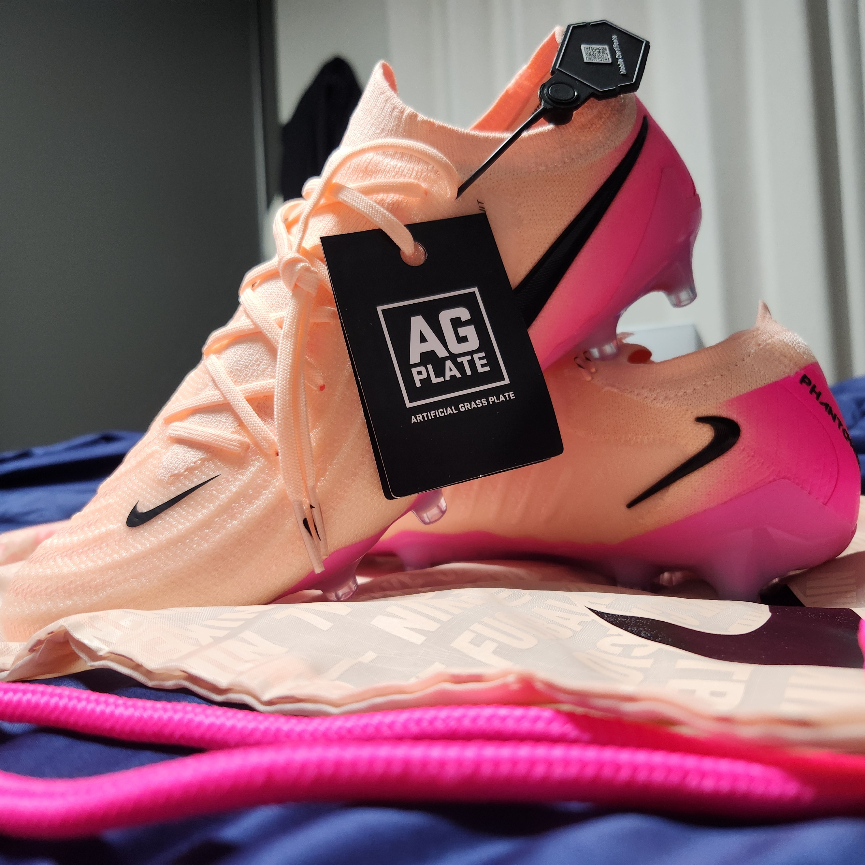 Nike Phantom GX 2 Elite AG Crimson Tint Pink Blast 착용 스타일