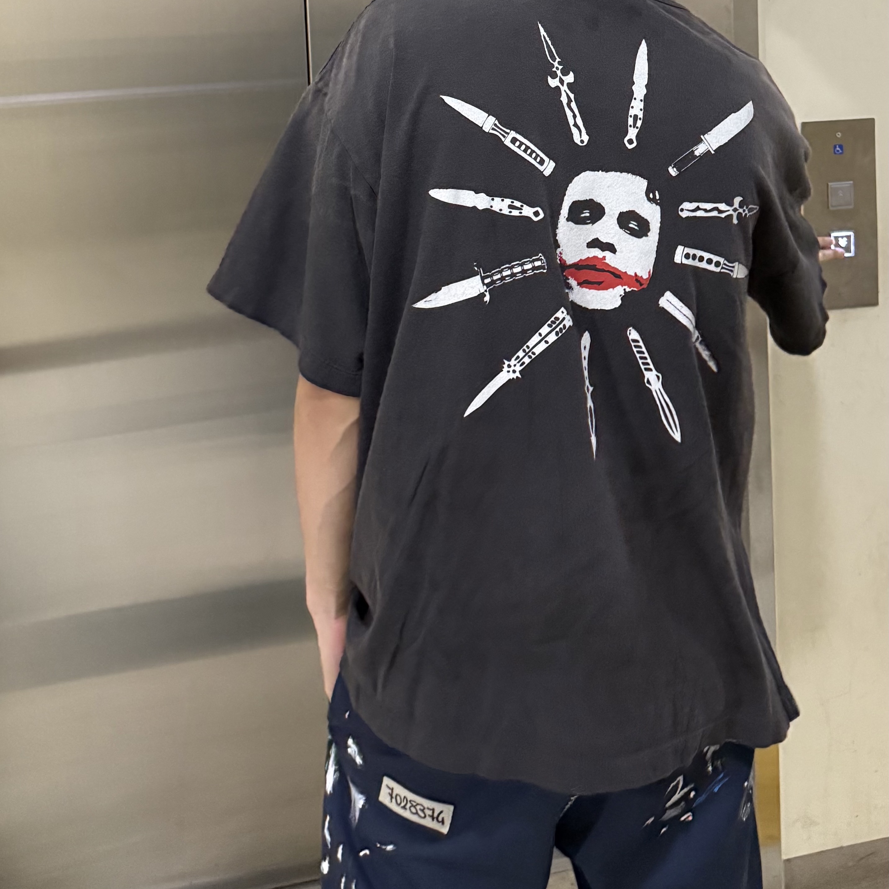 Saint Mxxxxxx x The Dark Knight Lip S/S T-Shirt Black - 25SS 착용 스타일 - 1