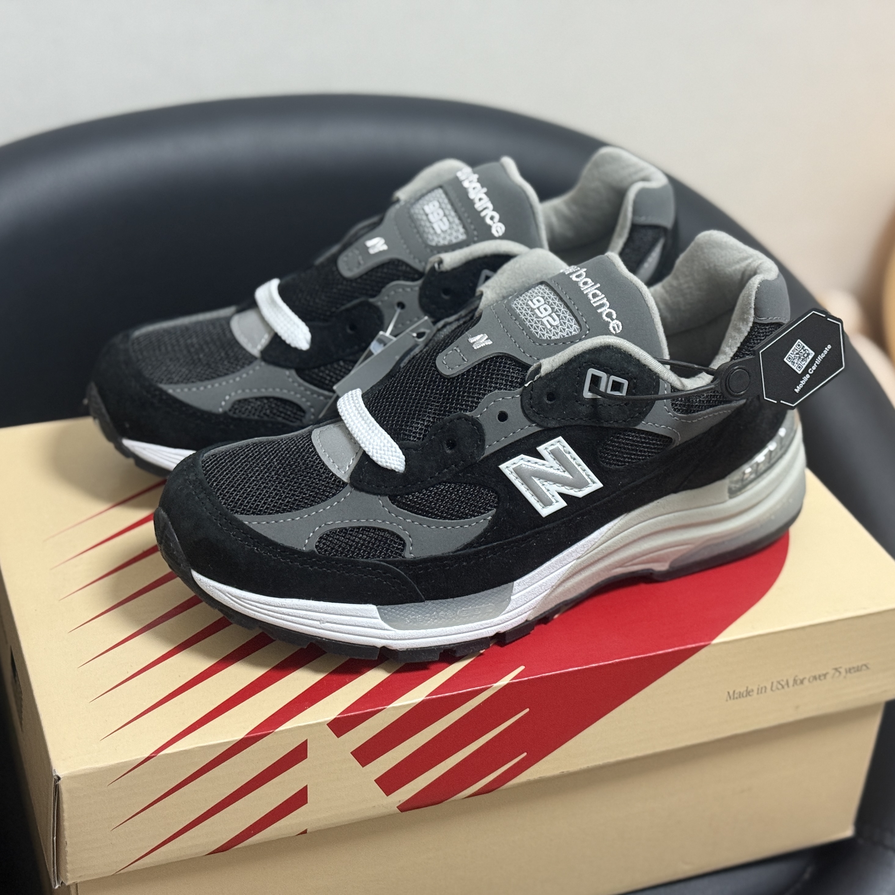 New Balance 992 Made in USA Core Black Grey 착용 스타일
