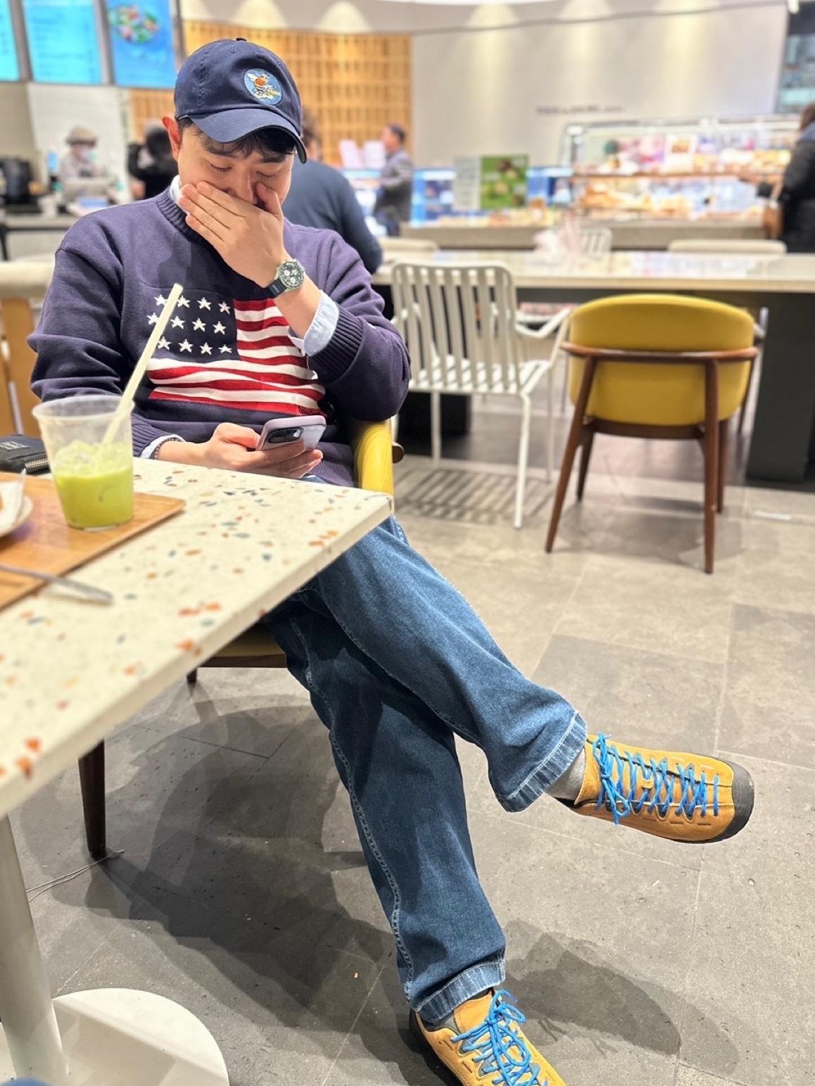 Keen Jasper Suede Sneakers Camel, Swatch x Omega Bioceramic MoonSwatch Mission On Earth 착용 스타일