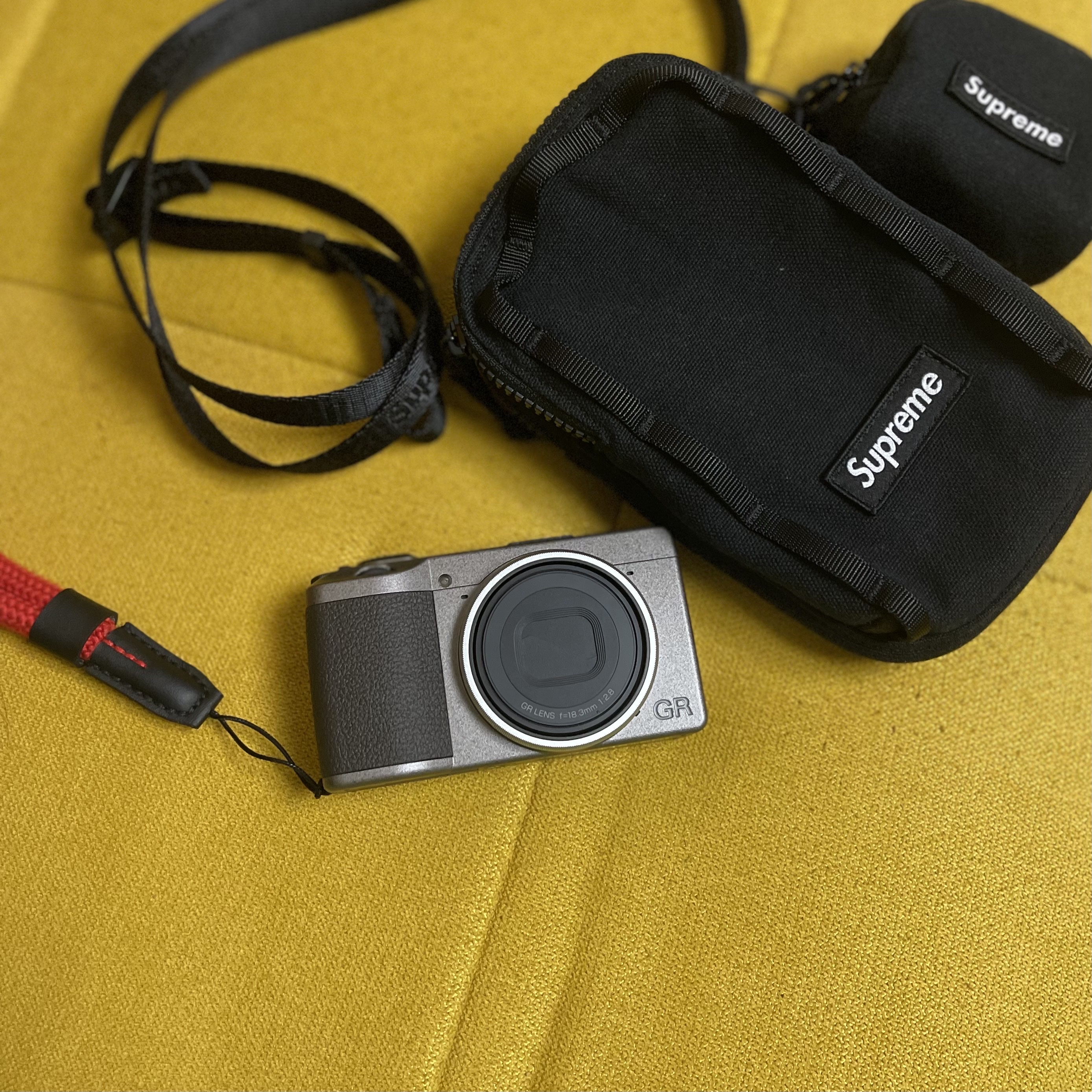 Ricoh GR III Diary Edition Beige (Korean Ver.), Supreme Camera Bag + Mini Pouch Black - 25SS 착용 스타일