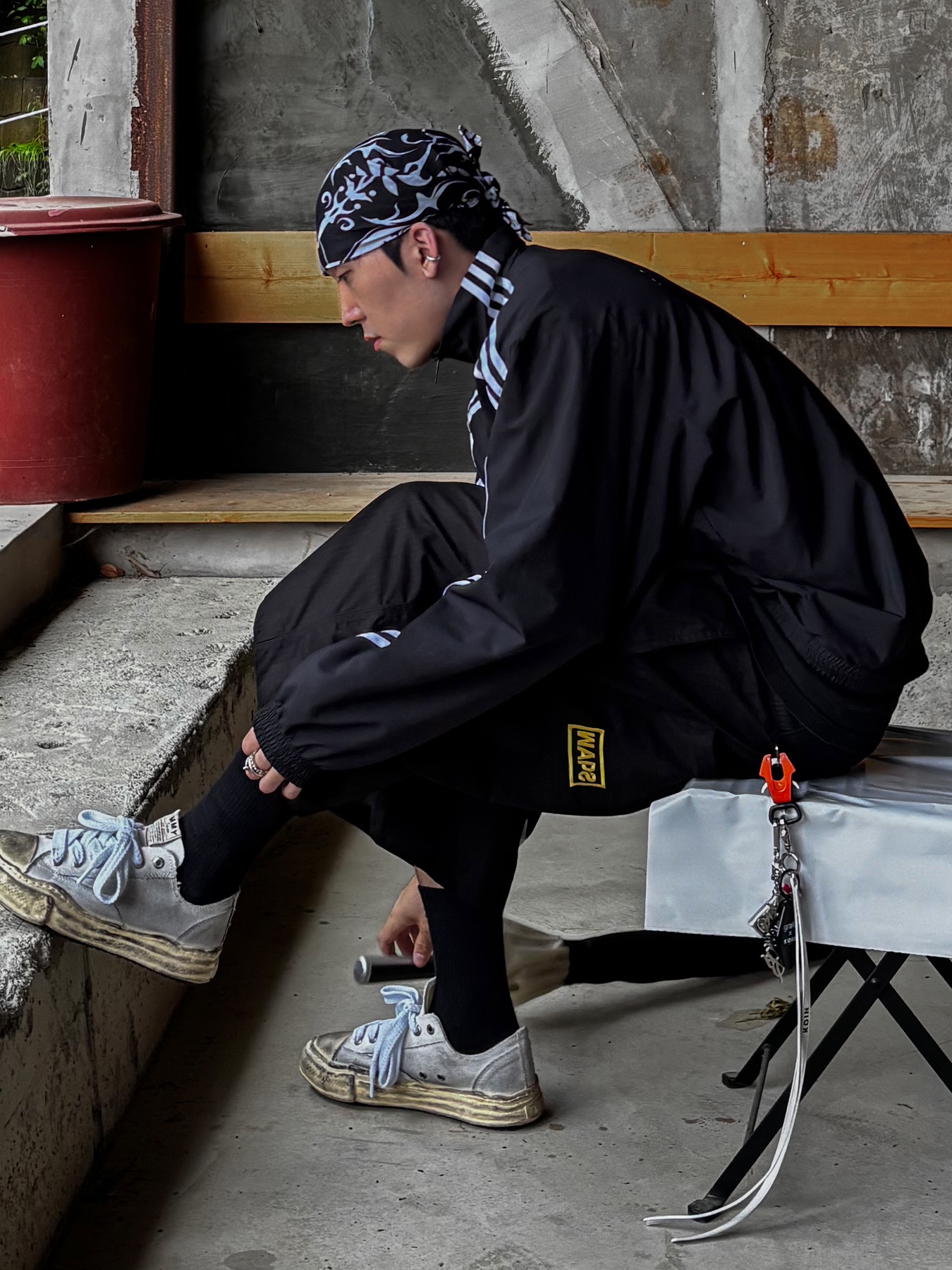 NOMANUAL NM Emblem Bandana Black, (W) Adidas Adilenium Season 2 Oversized Zip Track Top Gender Neutral Black - KR Sizing 착용 스타일 - 1