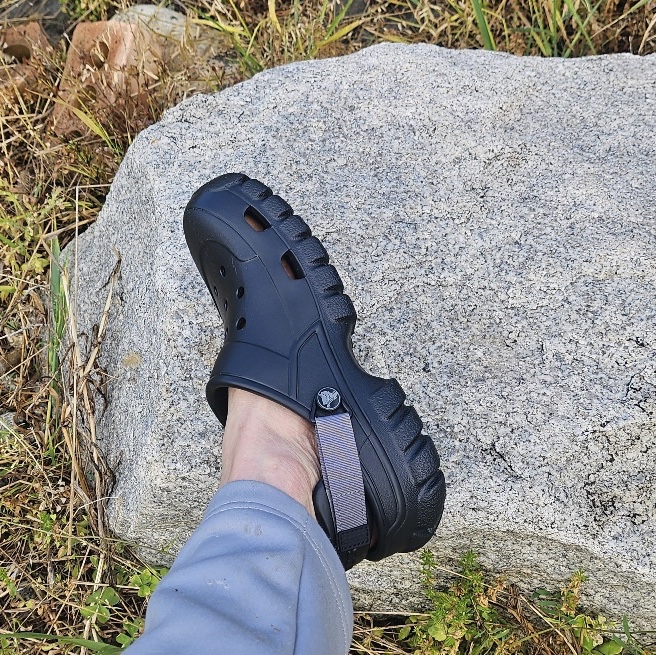 Crocs Offroad Sport Clog Black 착용 스타일