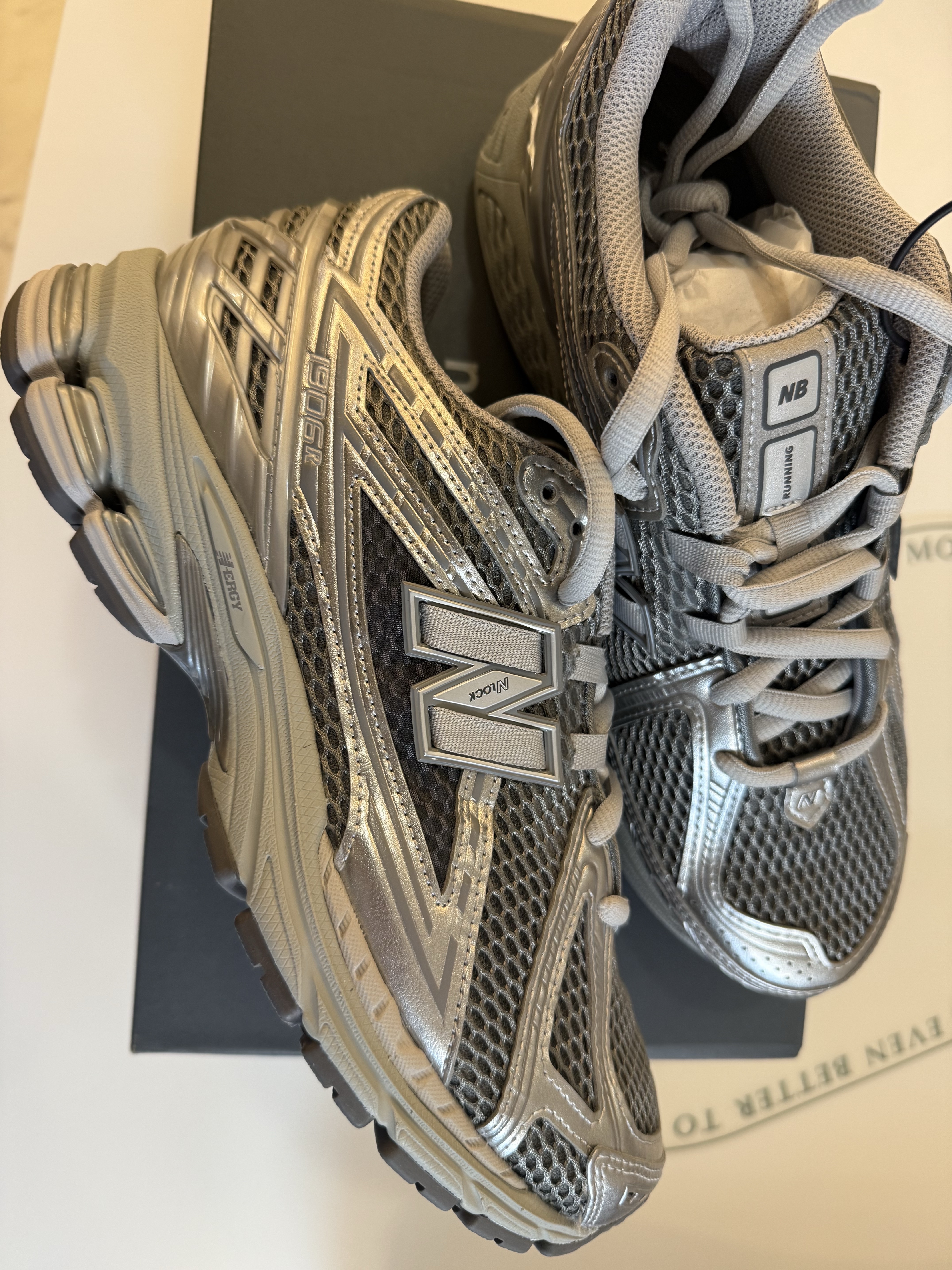 New Balance 1906R Harbor Grey Silver Metalic 착용 스타일 - 2