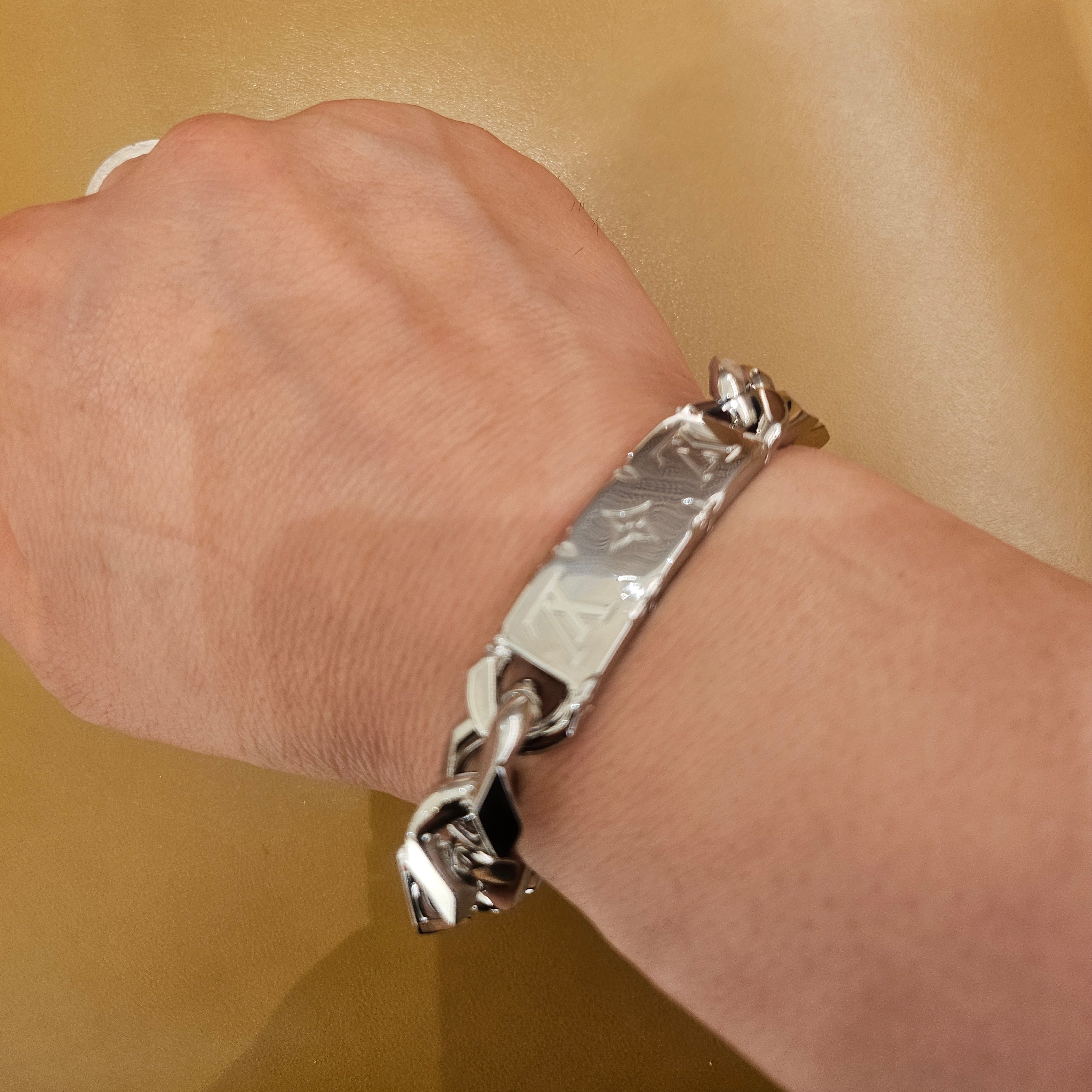 Louis Vuitton Monogram Chain Bracelet Palladium 착용 스타일 - 2