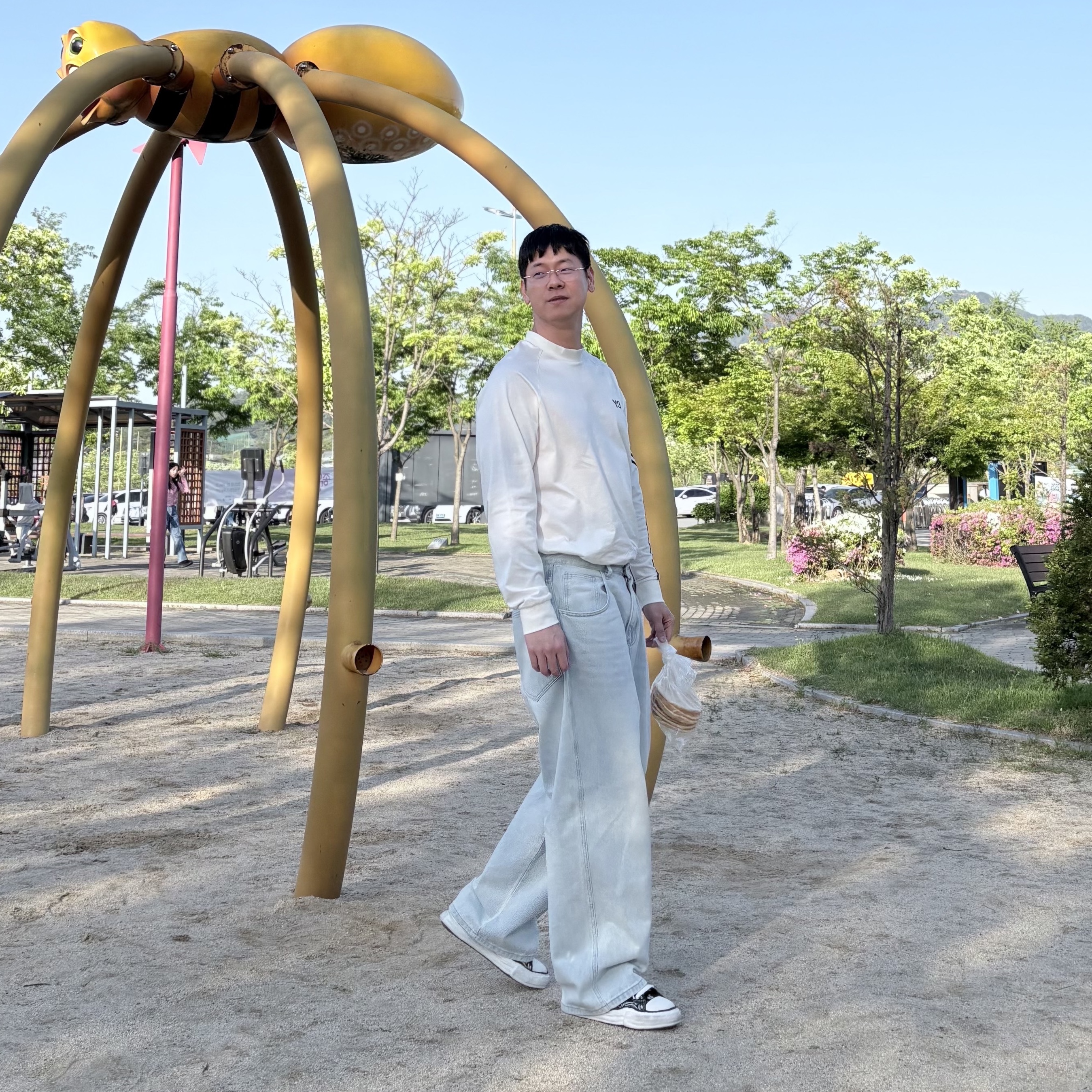 Maison Mihara Yasuhiro Peterson OG Sole Canvas Bandana Low-top Sneakers Black 착용 스타일