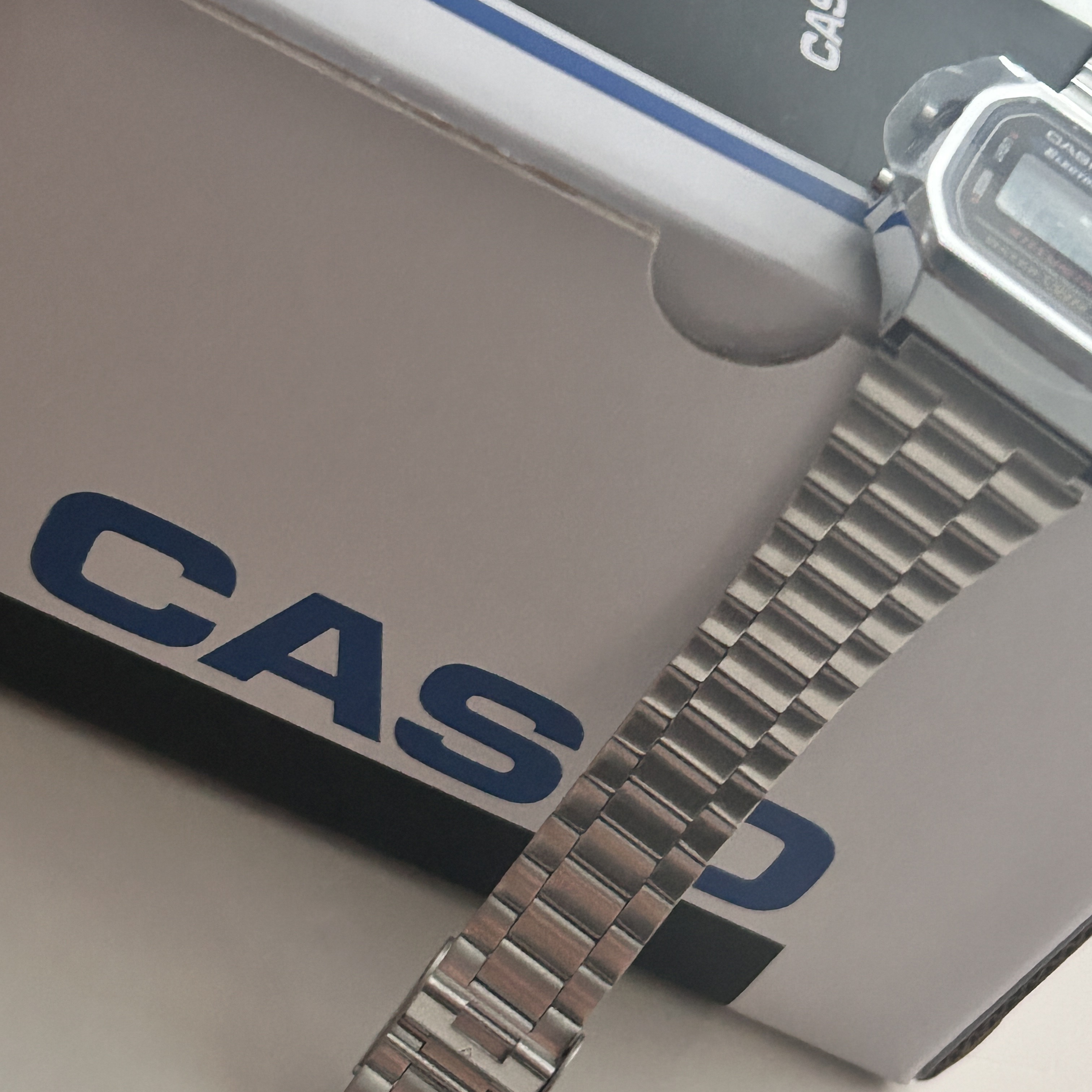 Casio A168WA-1W 착용 스타일
