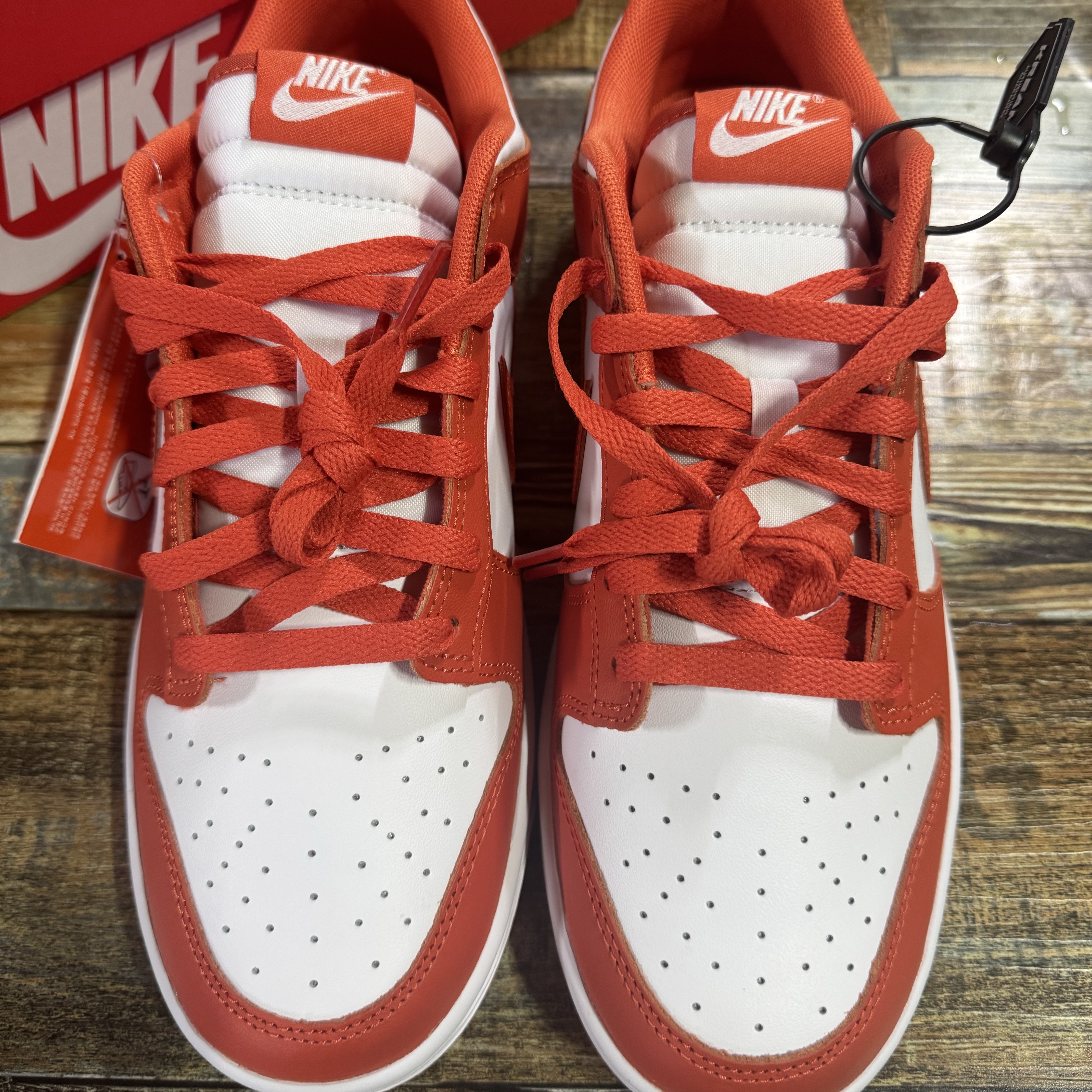 Nike Dunk Low Retro White Cosmic Clay 착용 스타일 - 1